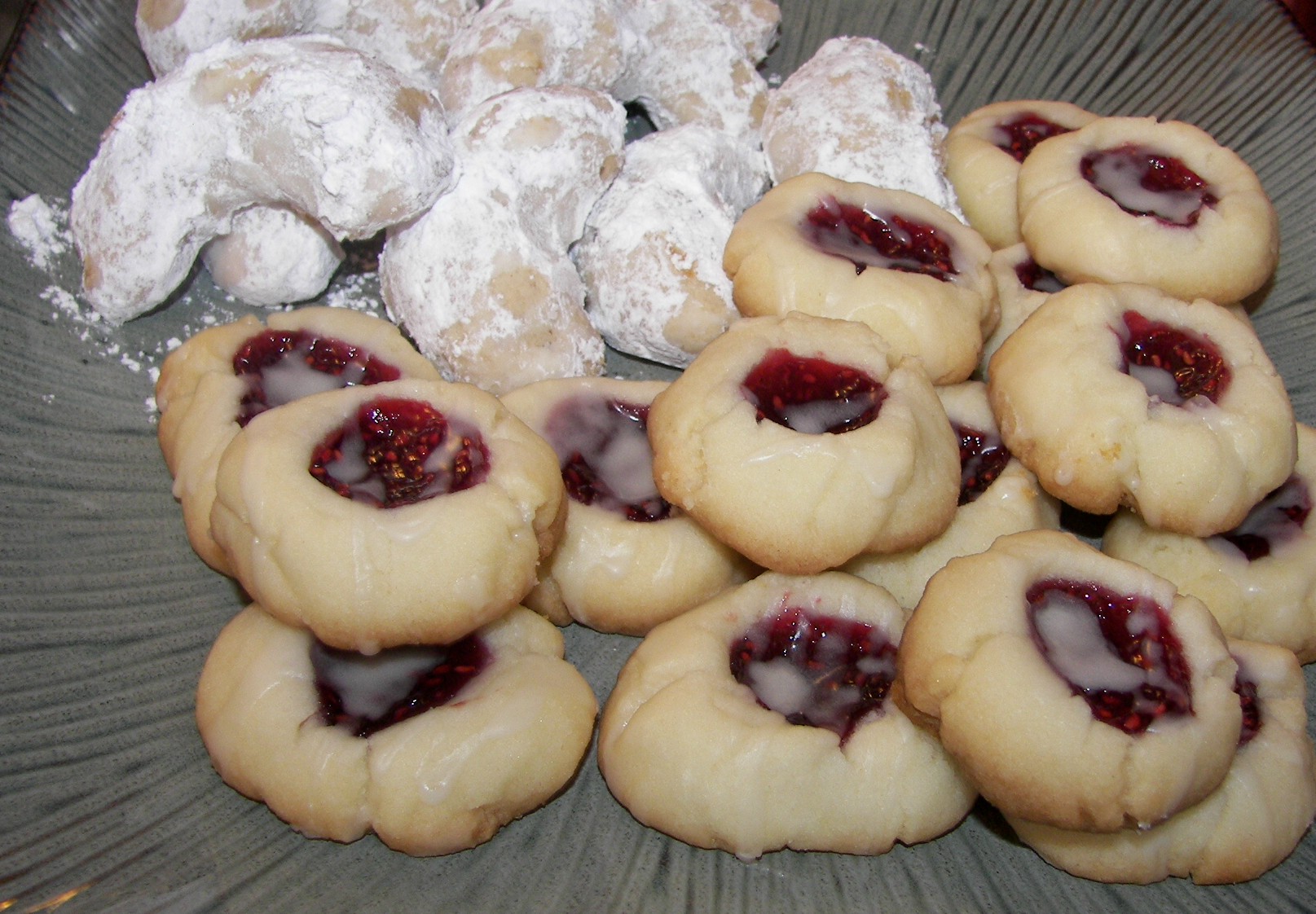 RASPBERRY ALMOND SHORTBREAD THUMBPRINTS