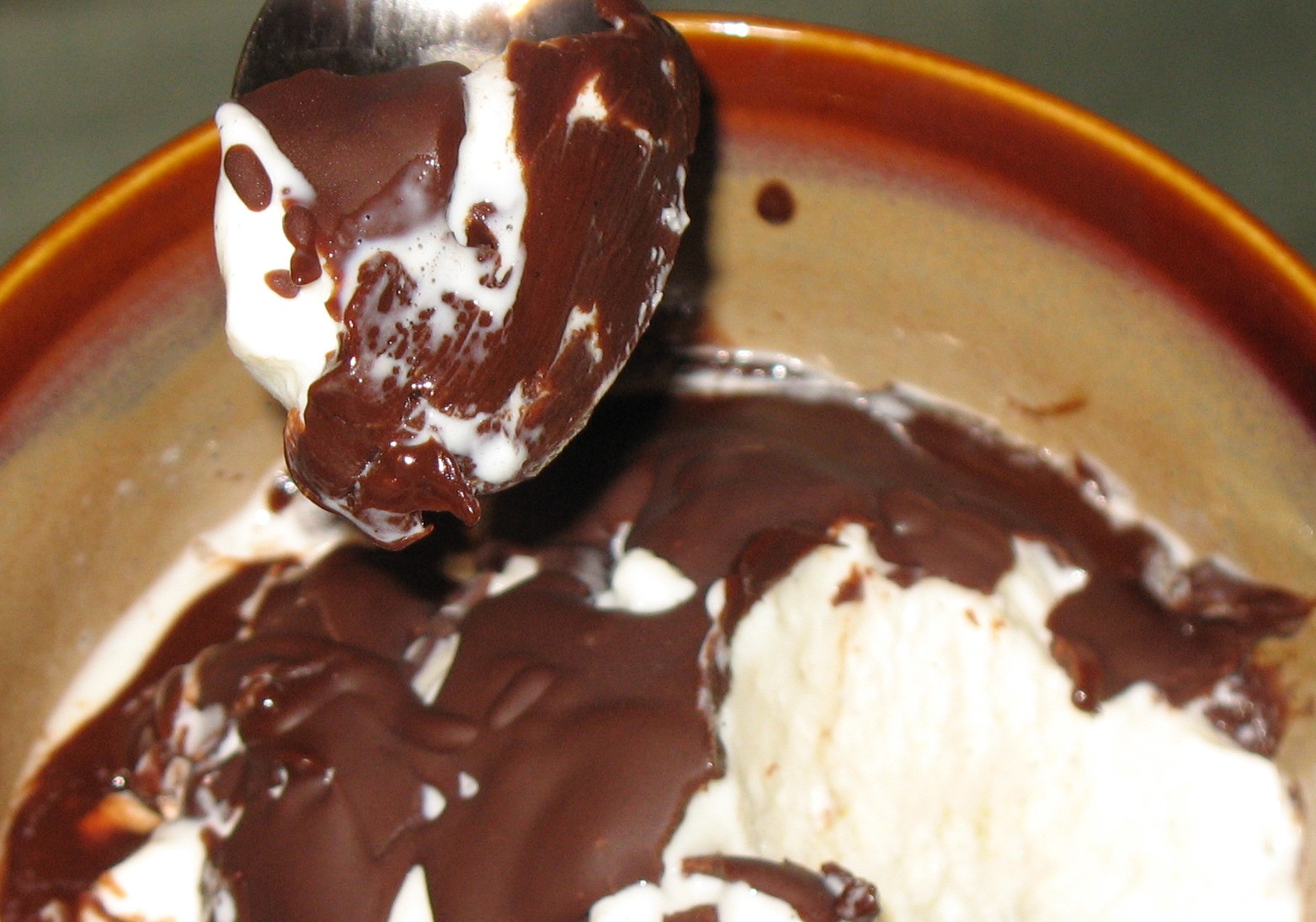 HARD CHOCOLATE SAUCE - DAIRY QUEEN STYLE