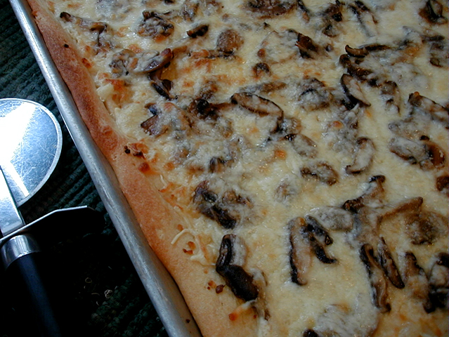 MUSHROOM AND GARLIC PIZZA