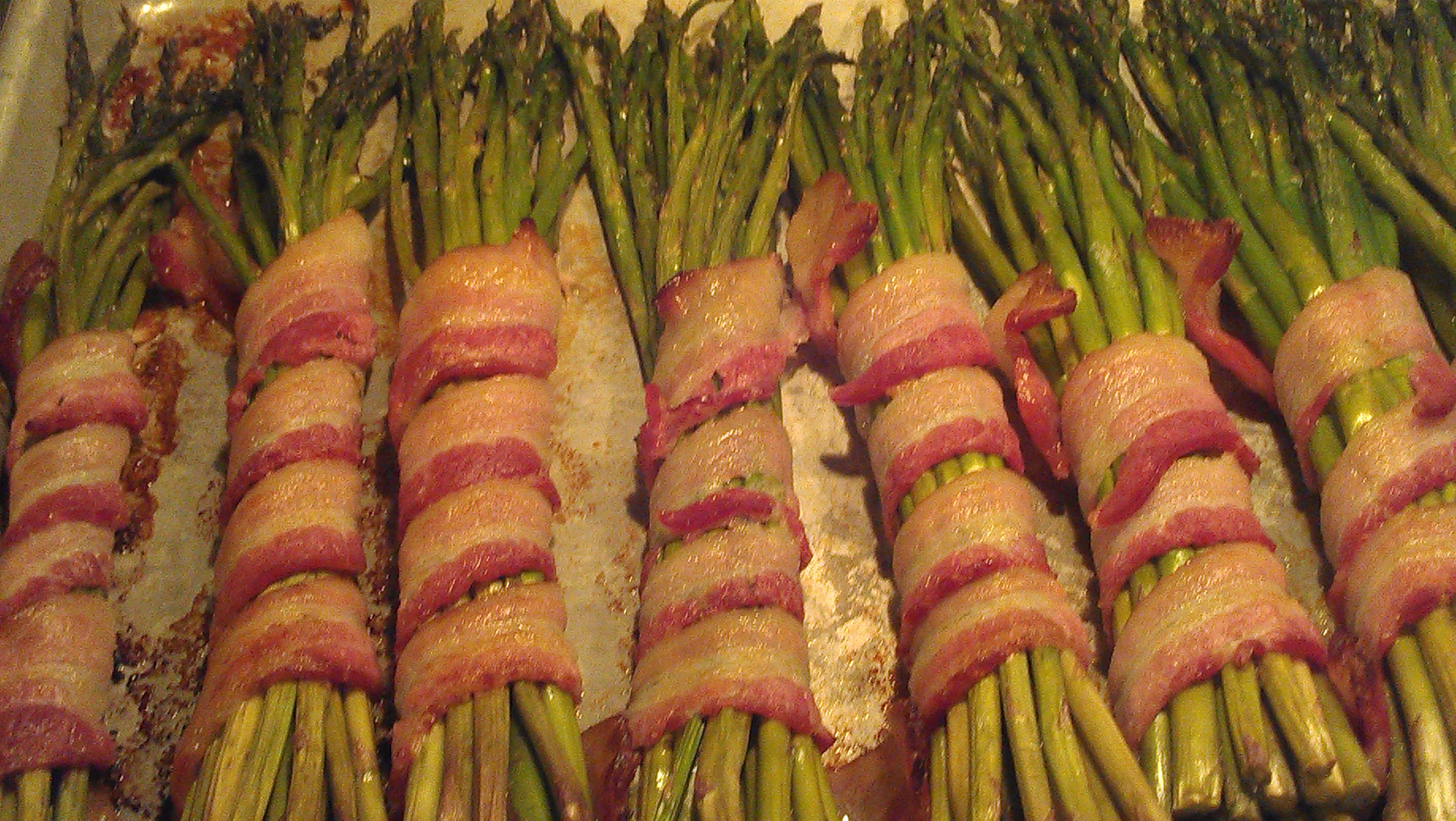 BACON-WRAPPED ASPARAGUS