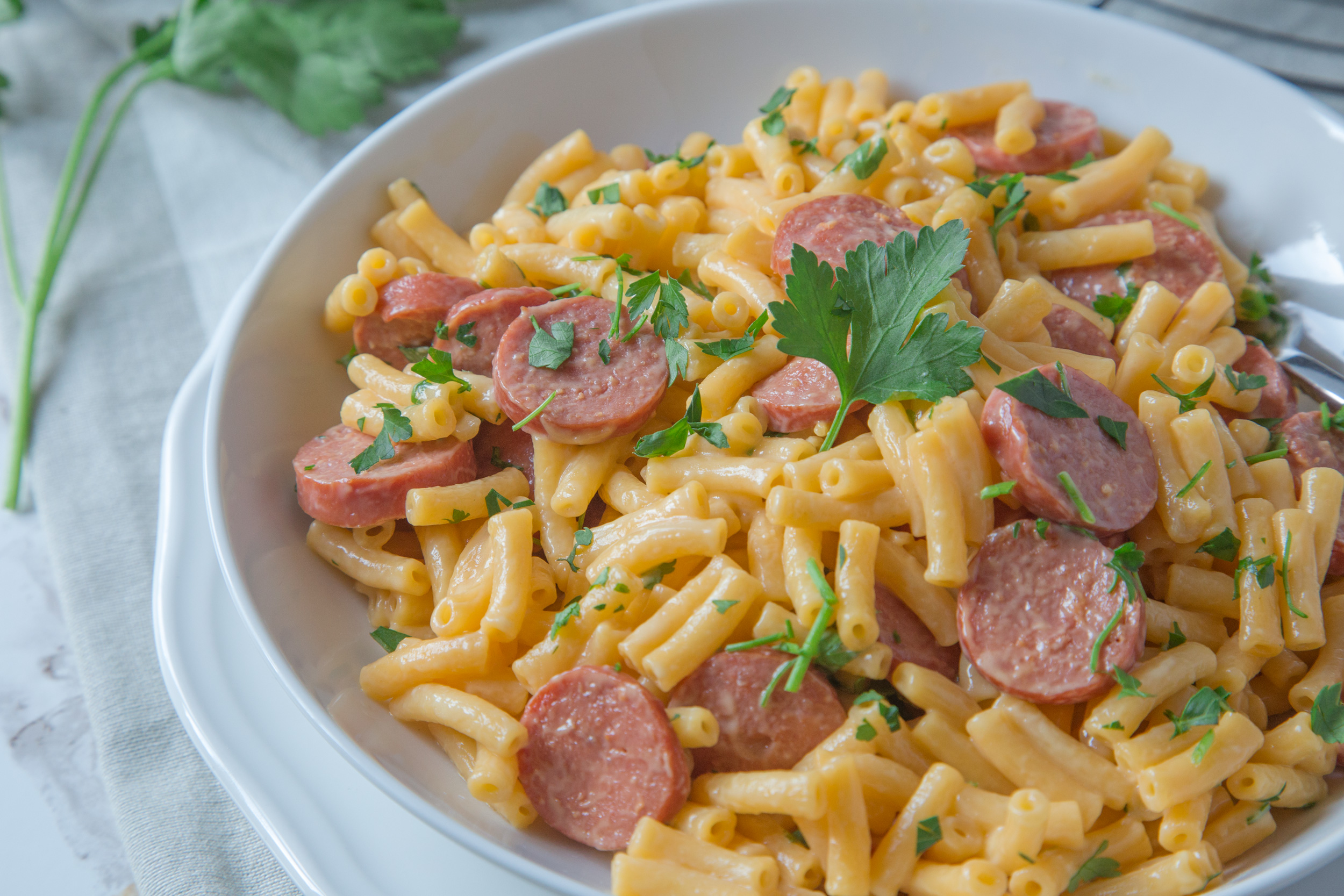 MACARONI AND CHEESE HOT DOG SKILLET