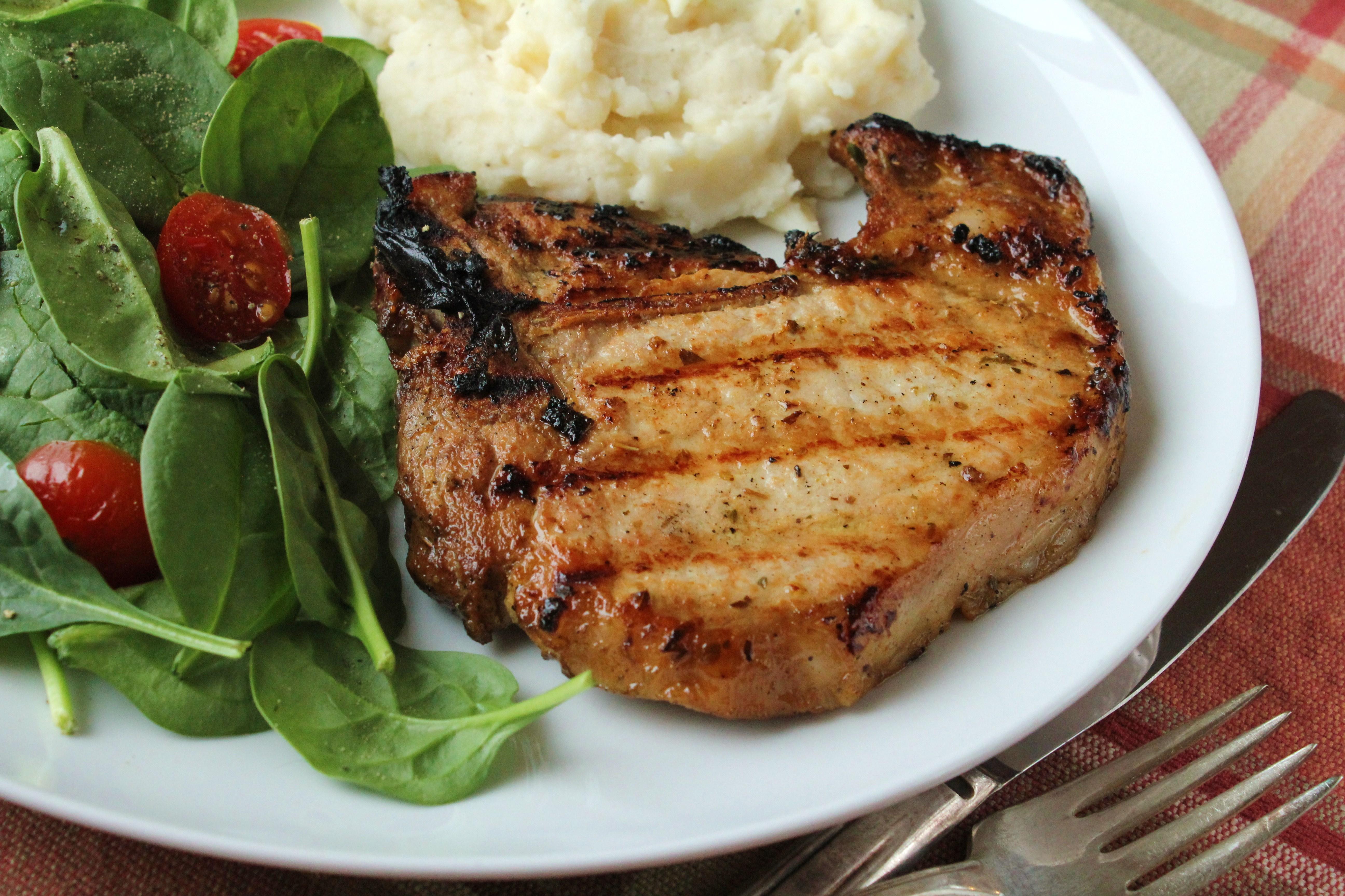 https://img.sndimg.com/food/image/upload/v1/img/recipes/17/52/64/4GBZhjl7TrCYXbIzrunR-127-grilled-pork-chops.jpg