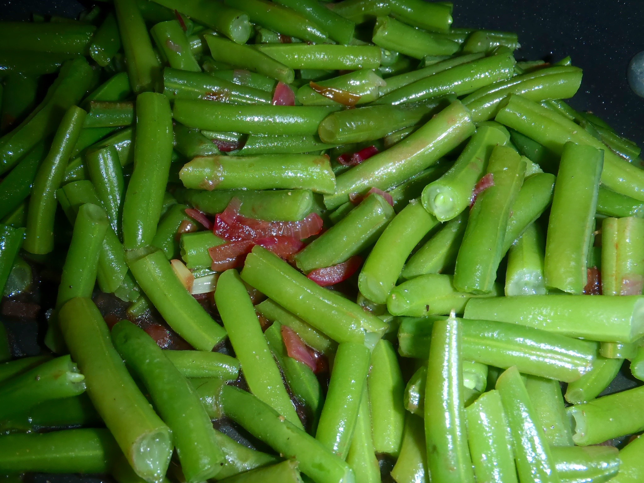 HARICOTS VERTS WITH WARM SHALLOT VINAIGRETTE