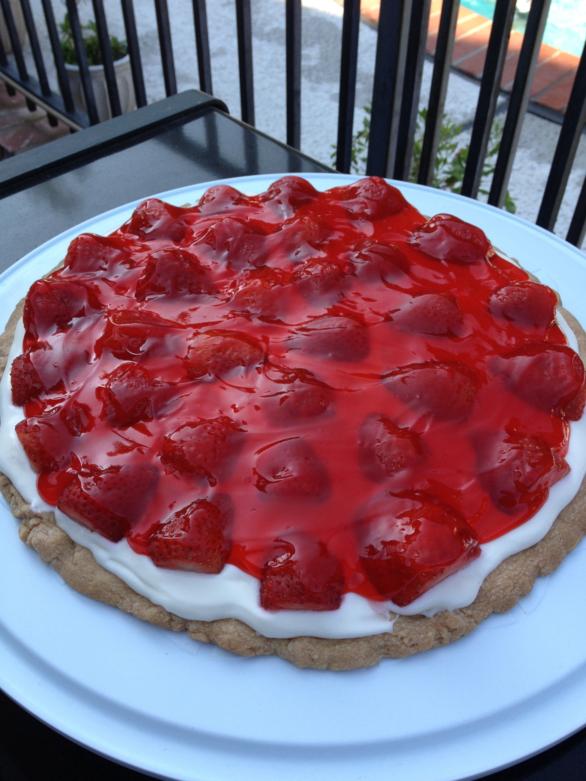 STRAWBERRY CREAM PIZZA