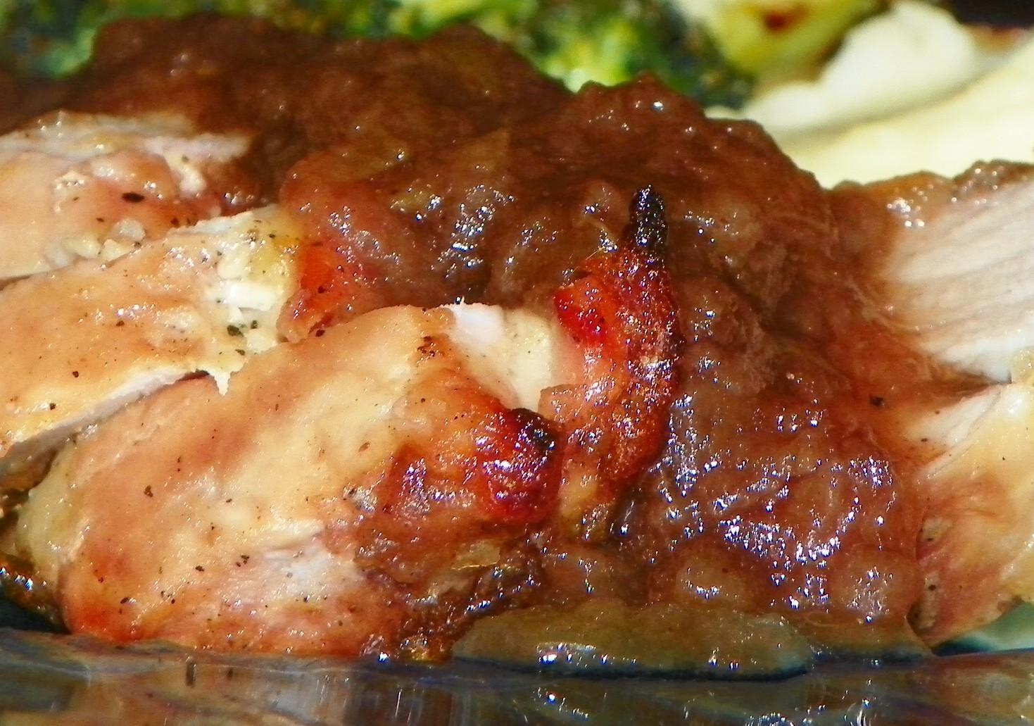 APPLESAUCE TOPPED PORK LOIN ROAST