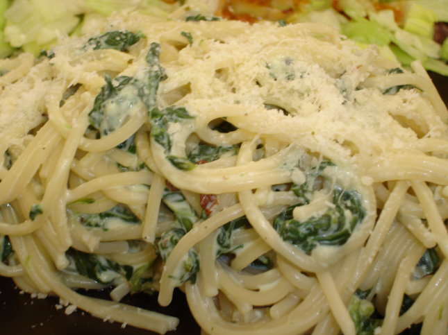 HERB CHEESE AND SPINACH SAUCE WITH PASTA