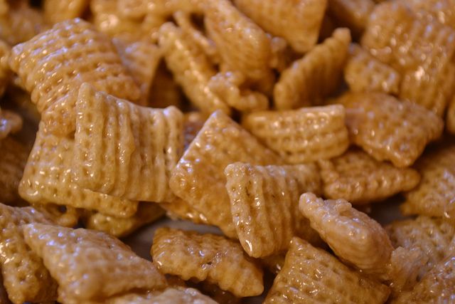 😎  CARAMEL CHEX MIX