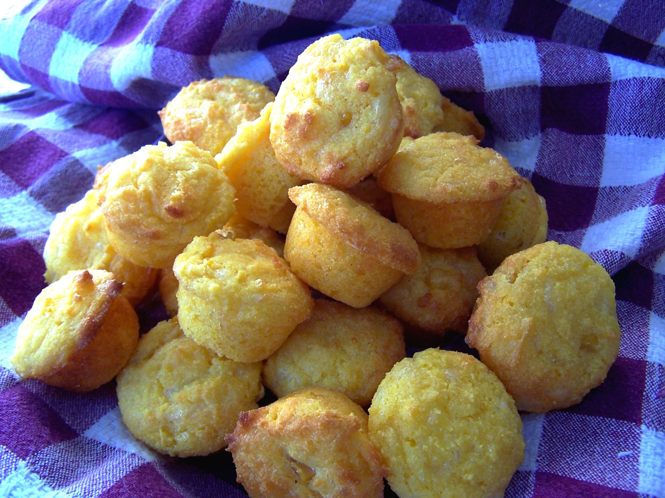 ✸ Easy CHEESY MINI CORN MUFFINS