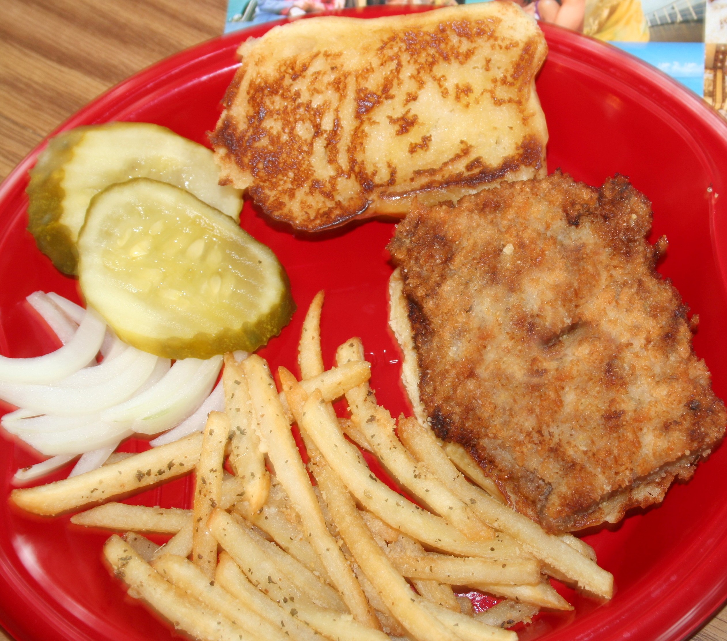 FRIED PORK TENDERLOIN SANDWICH (A MIDWEST FAVORITE)