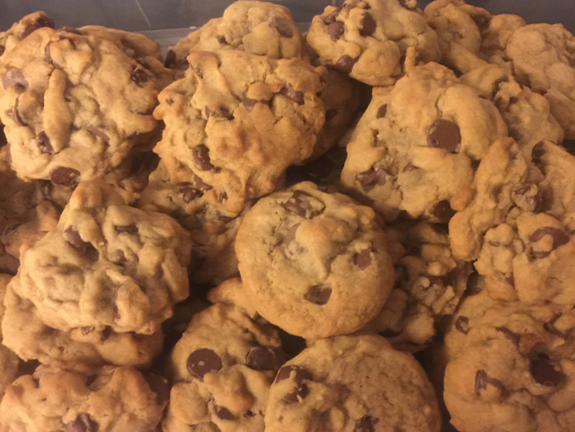 EASY CHOCOLATE CHIP OATMEAL COOKIES