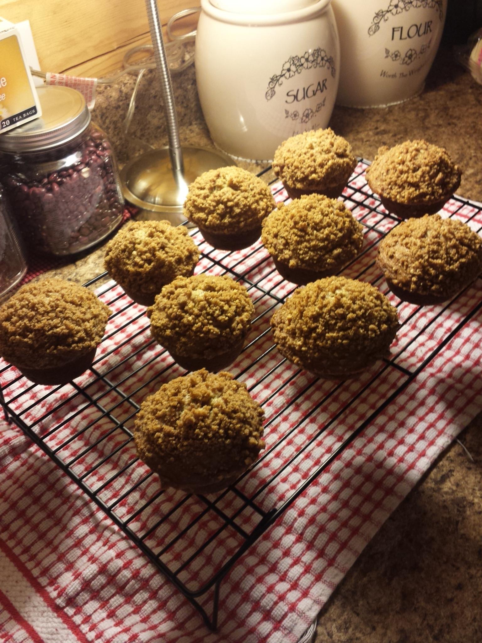 KITTENCAL'S BANANA-ALMOND MUFFINS WITH ALMOND STREUSEL