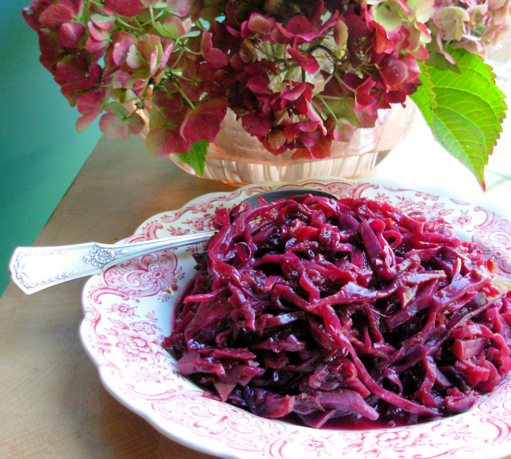 CROCK POT BAKED SPICED RED CABBAGE WITH APPLES OR PEARS