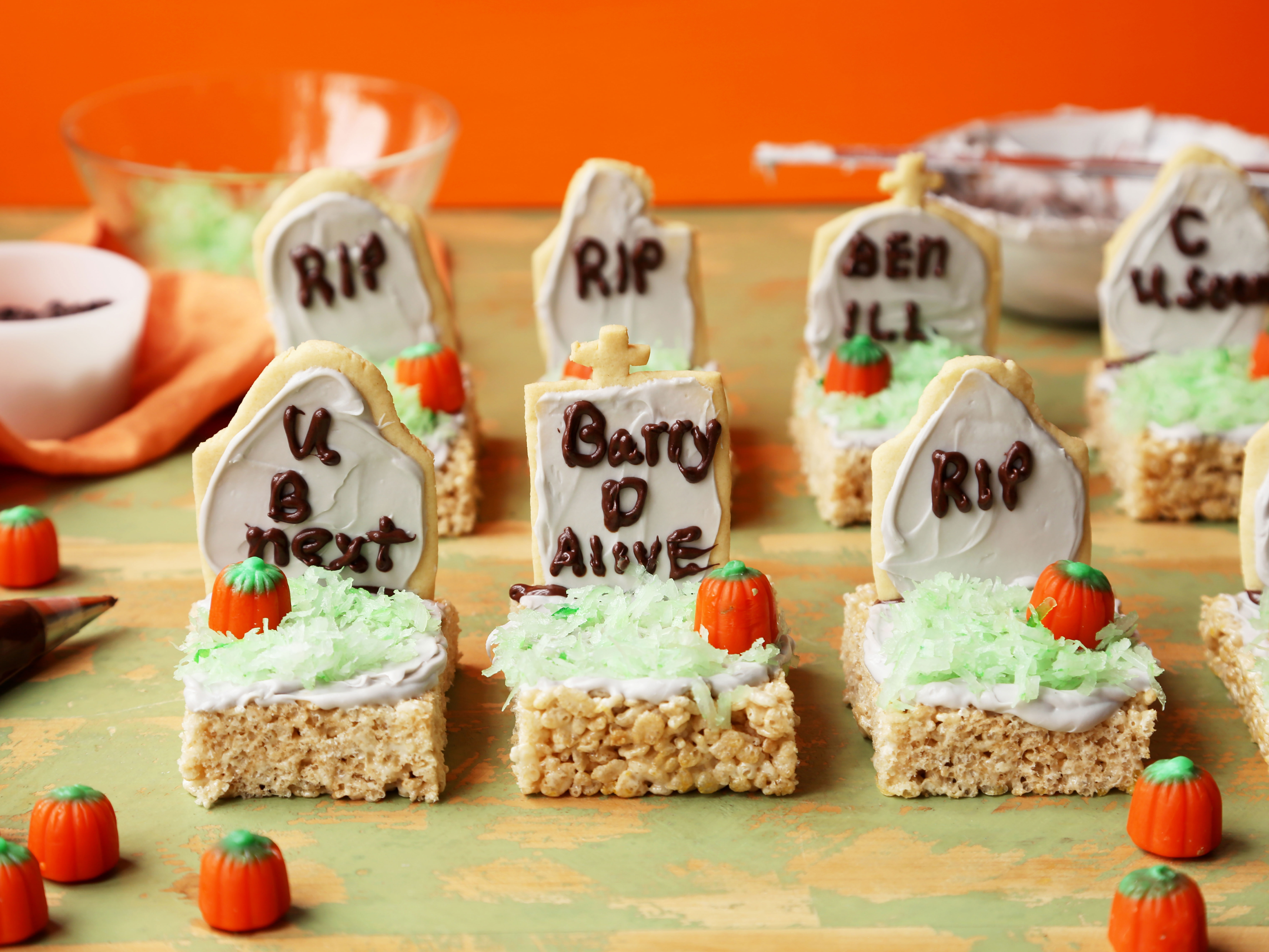 HALLOWEEN TOMBSTONE TREATS