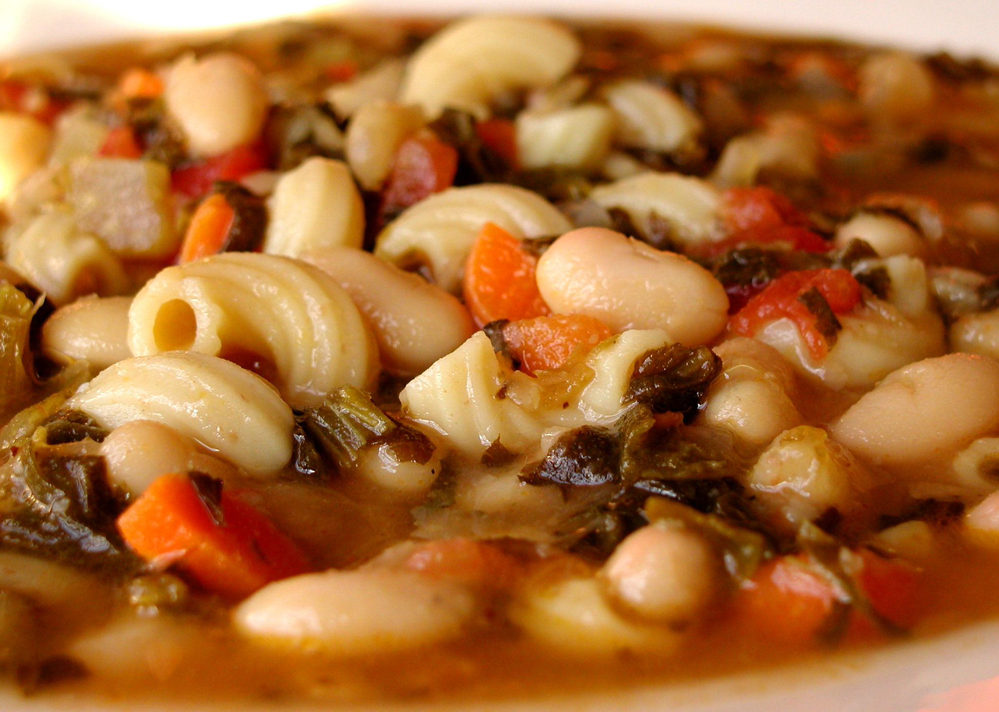 HEARTY TUSCAN WHITE BEAN SOUP HEARTY TUSCAN WHITE BEAN SOUP