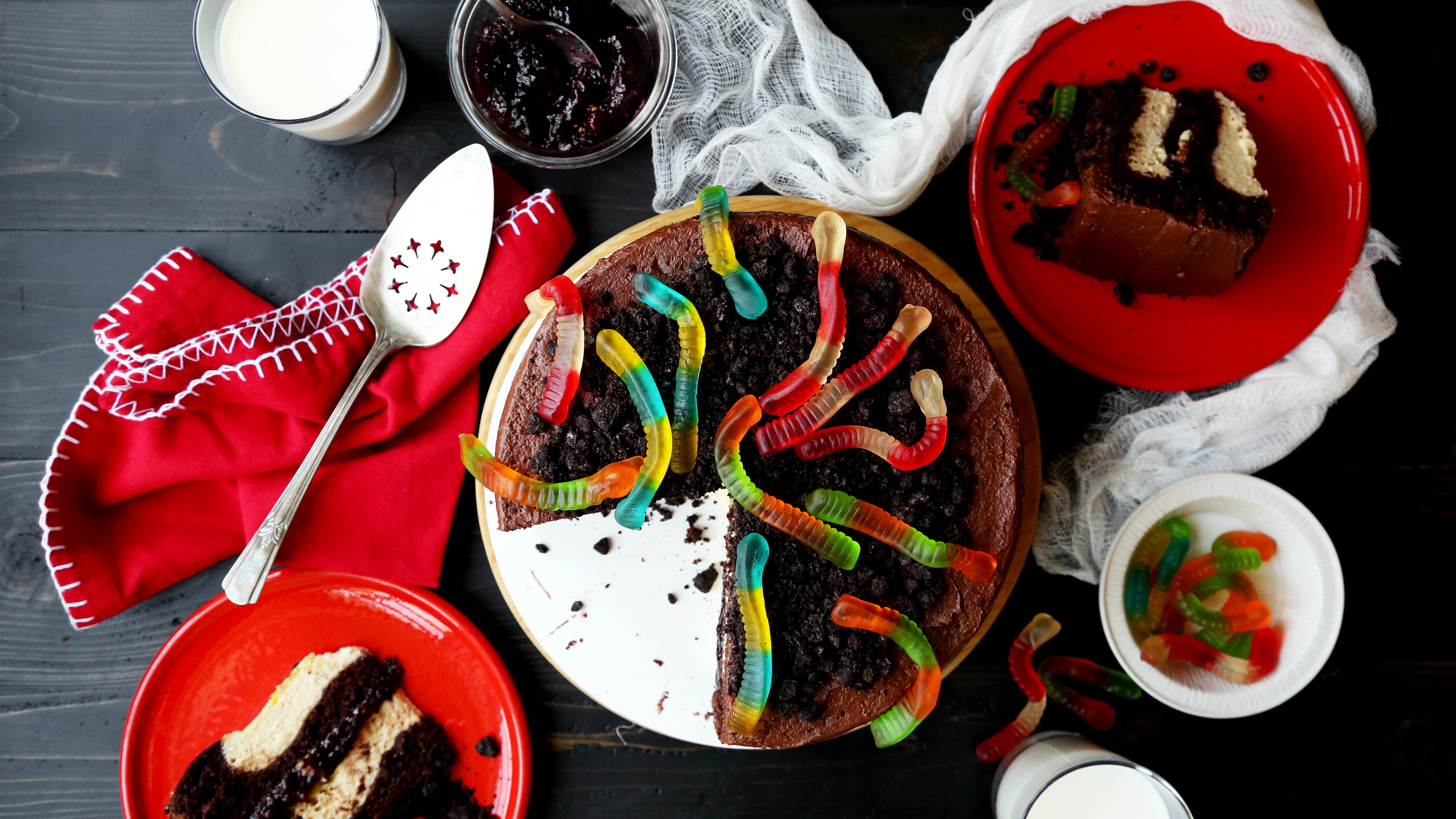 scary-good-halloween-cakes-food