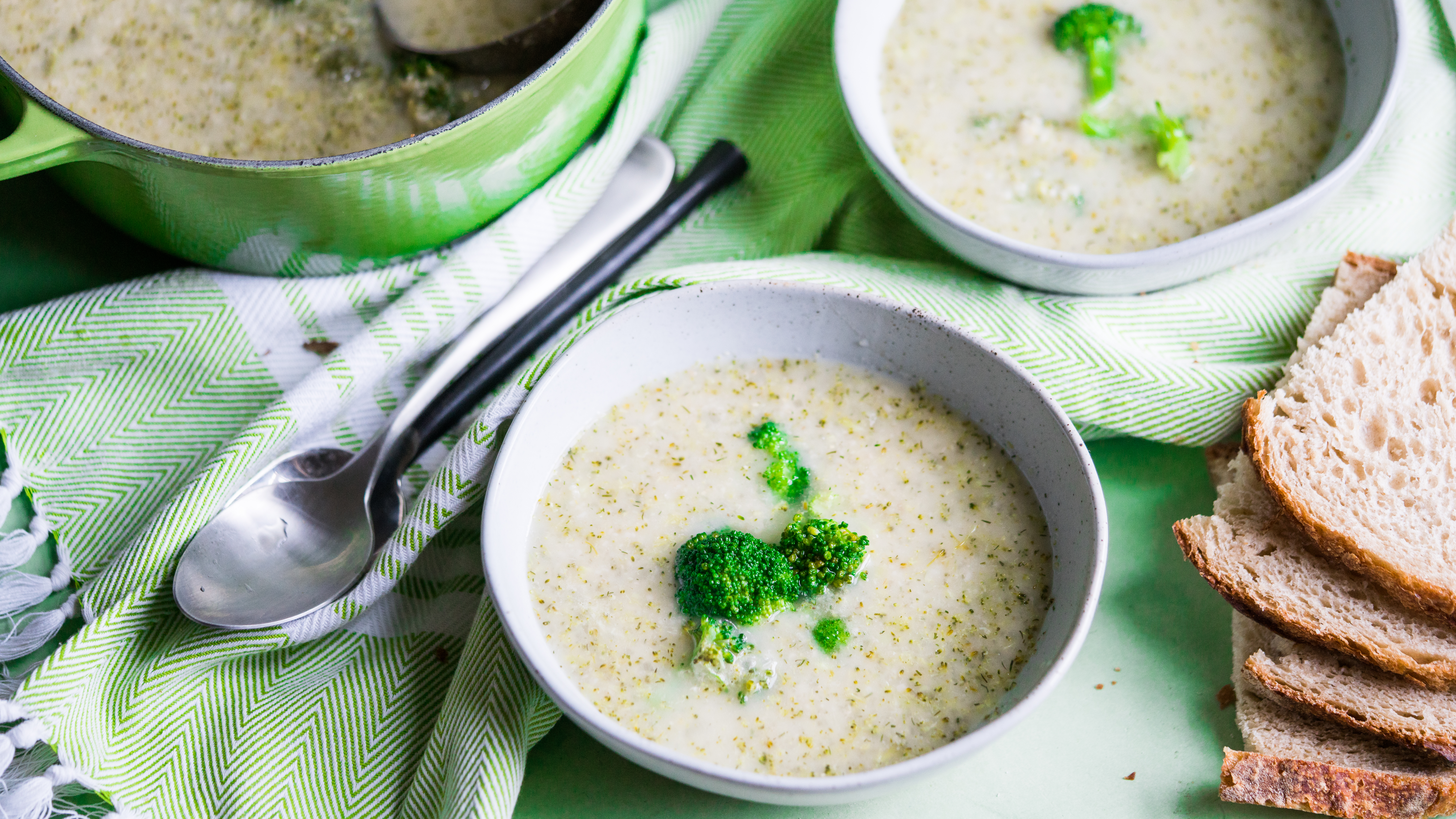 CREAMLESS BROCCOLI SOUP