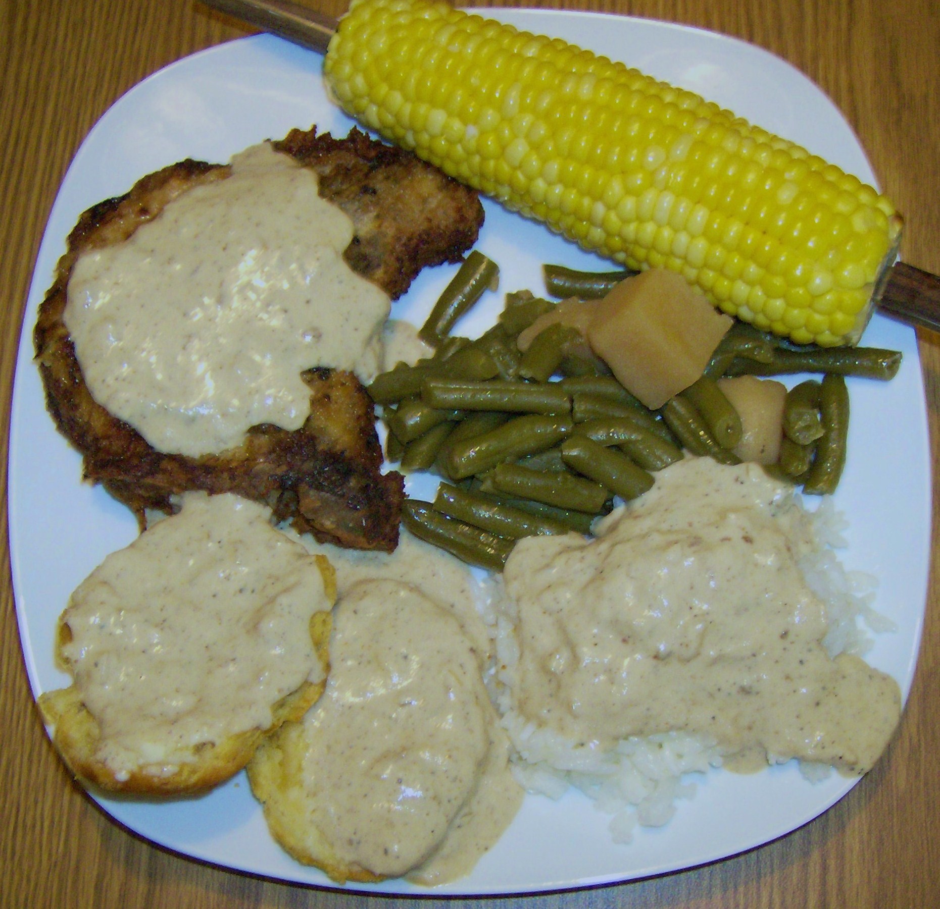 ❥  SOUTHERN FRIED PORK CHOPS WITH CREAMY PAN GRAVY