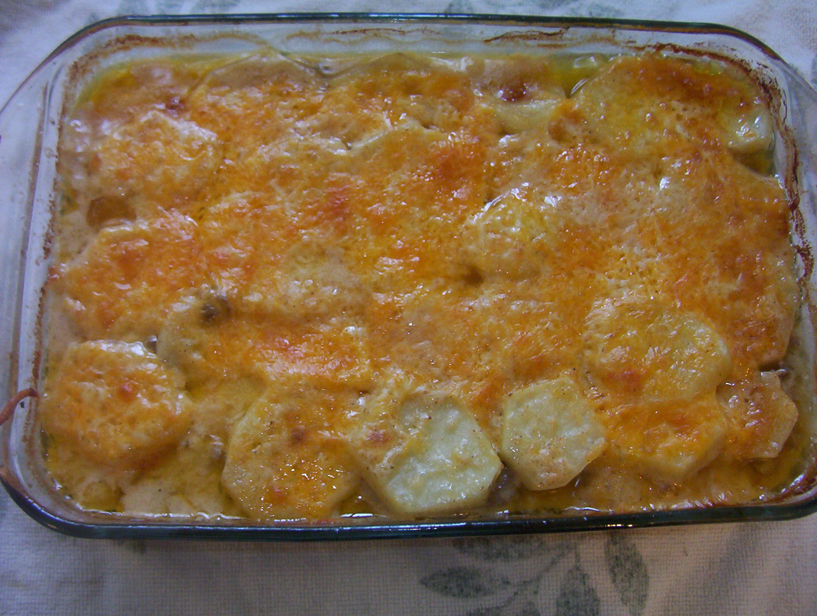 GROUND BEEF AND POTATO CASSEROLE
