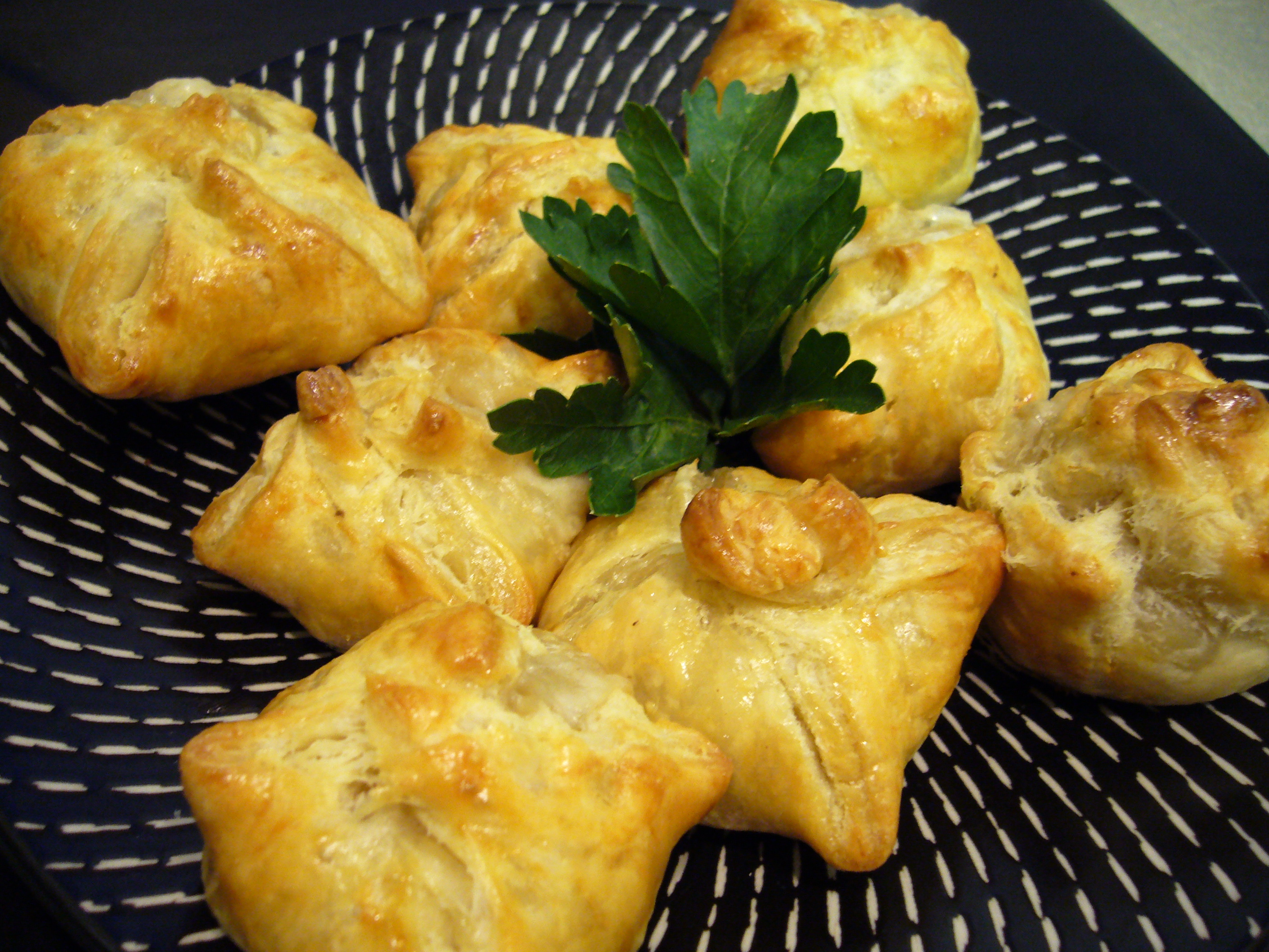 MUSHROOM 'N GORGONZOLA BUNDLES