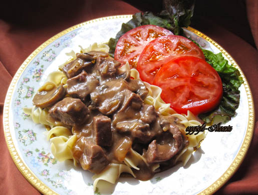 SLOW-COOKER BEEF TIPS AND NOODLES