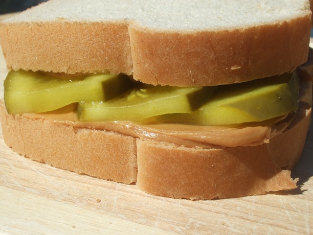 PEANUT BUTTER & PICKLES (STEP BY STEP 4 KIDS)