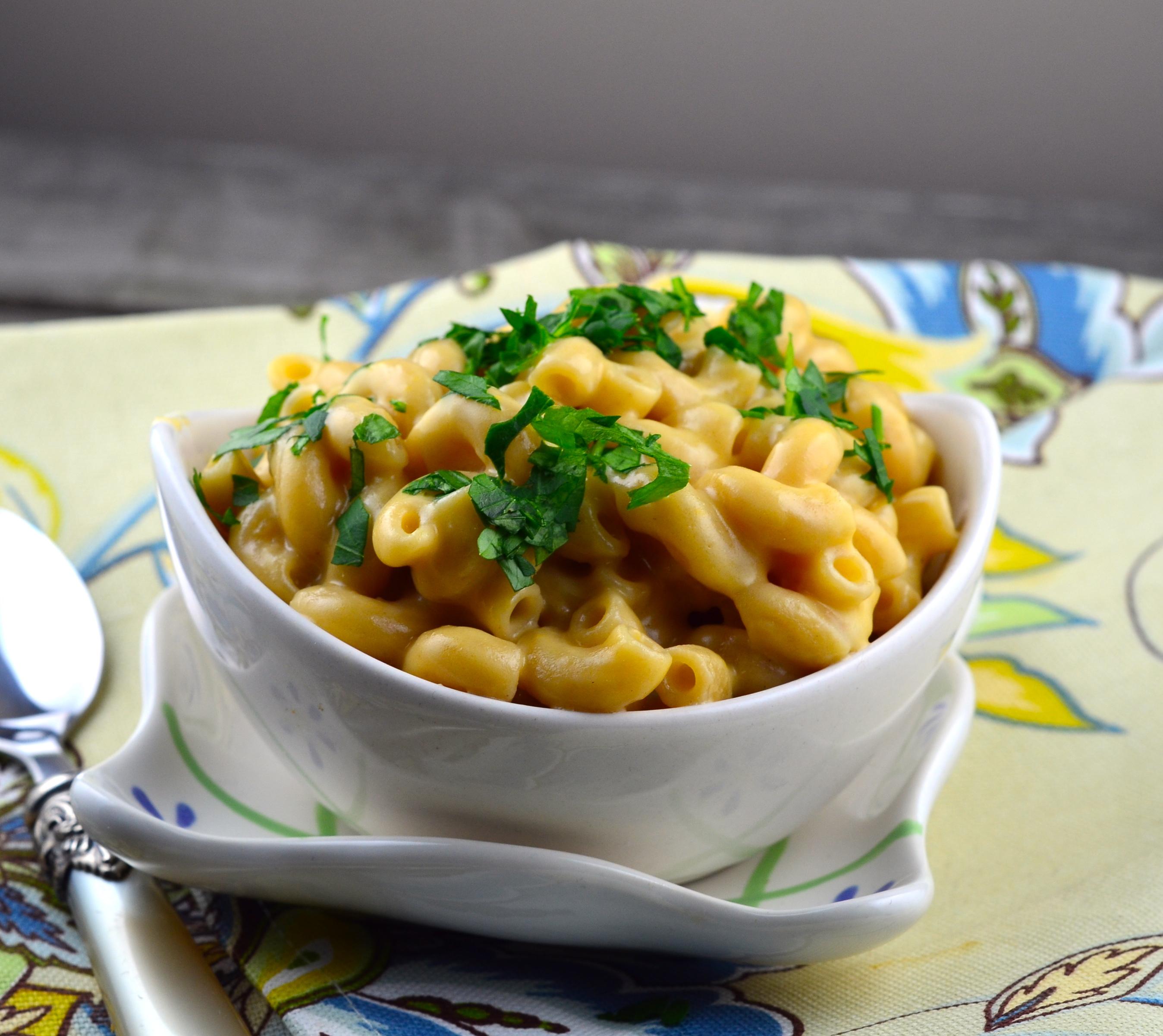 SLOW COOKER MACARONI & CHEESE