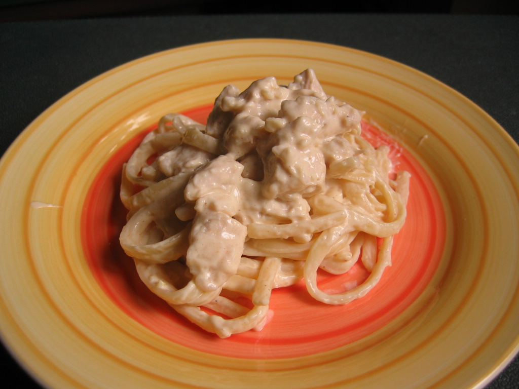 CHICKEN WITH FETTUCCINE ALFREDO