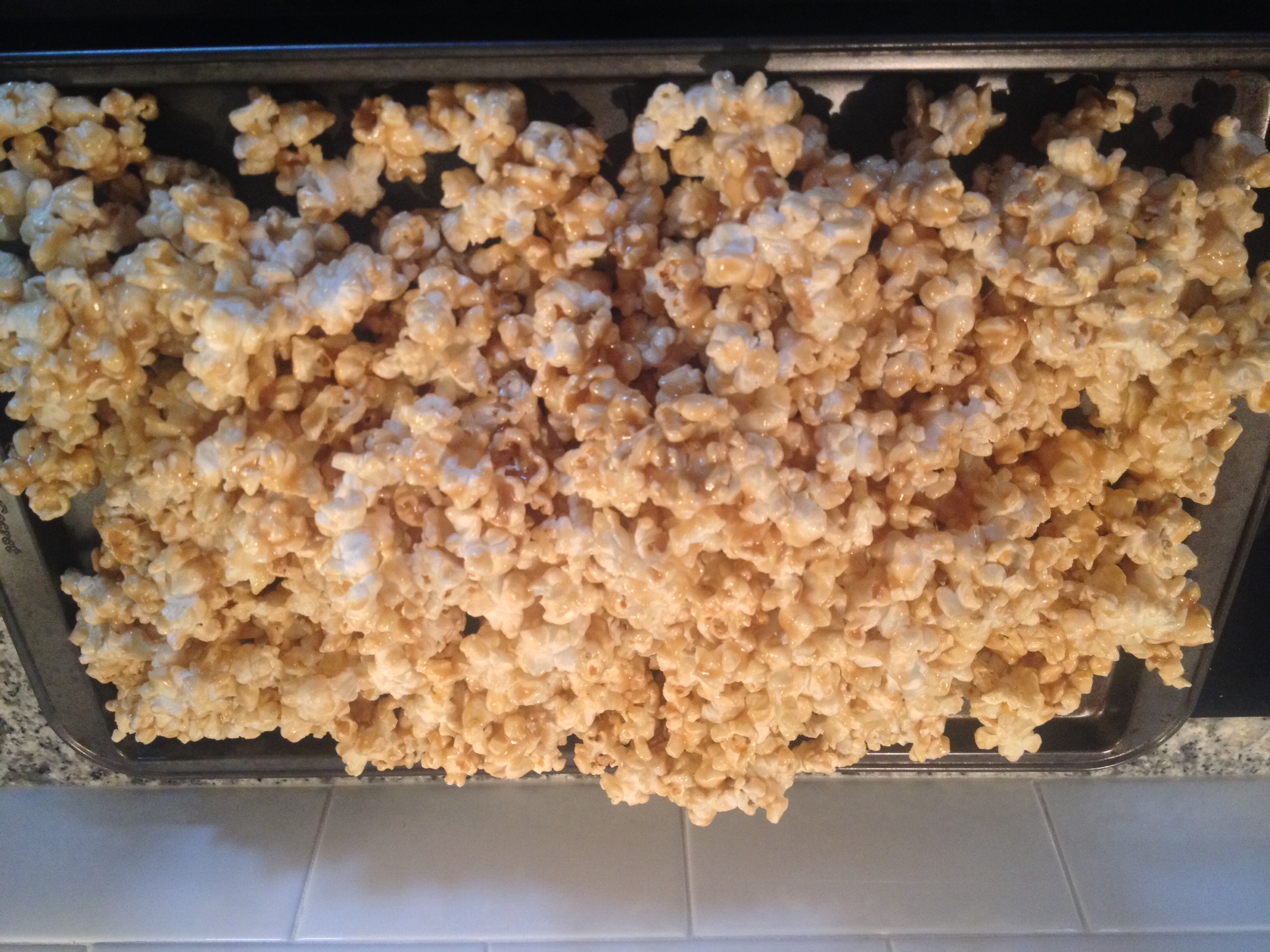 Ⓛ Easy FAST AND EASY CARAMEL POPCORN