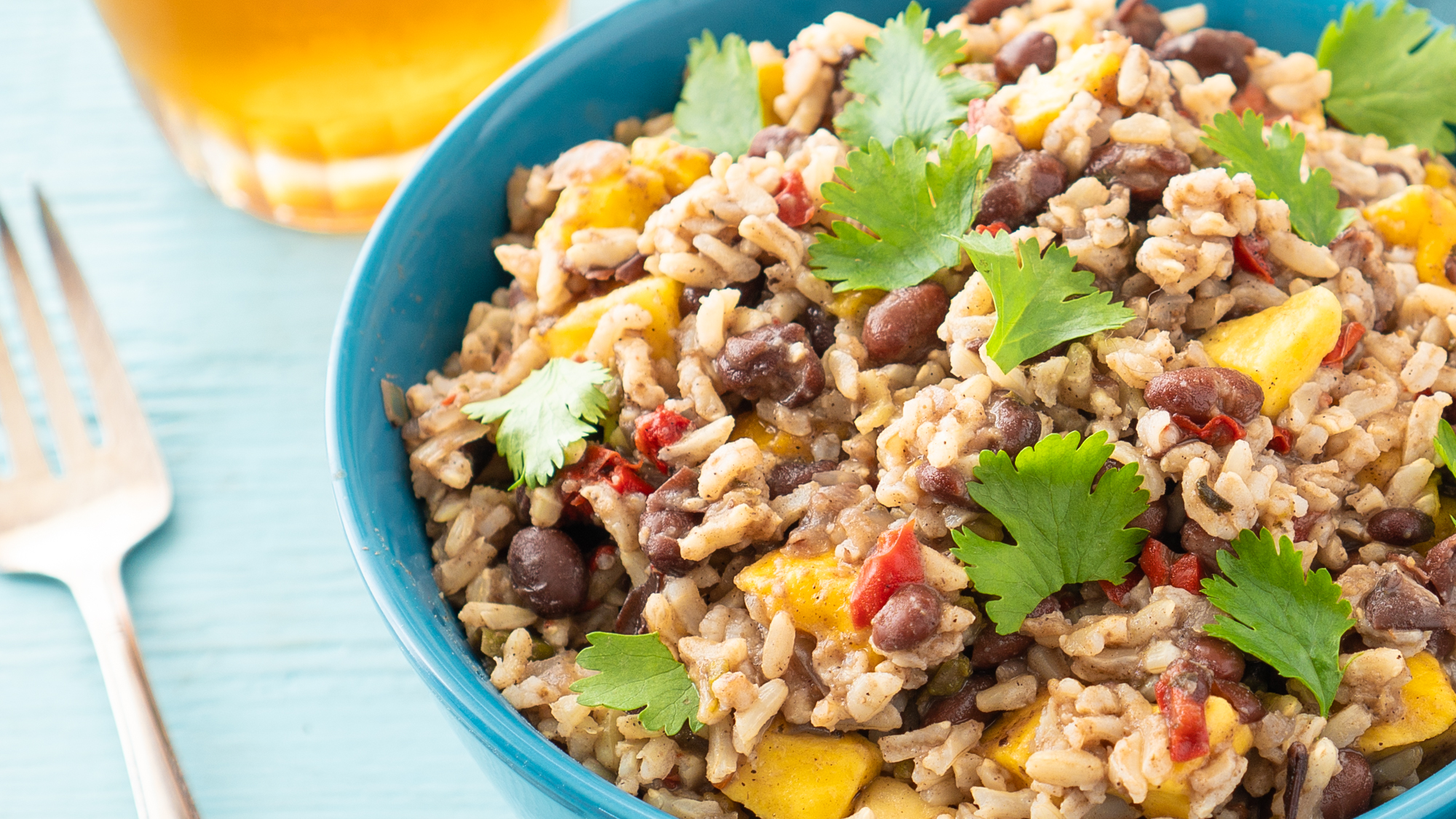 SPICY BLACK BEANS AND RICE WITH MANGOES (CROCK POT)