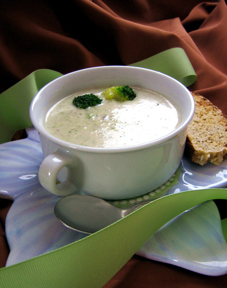 REALLY EASY BROCCOLI SOUP