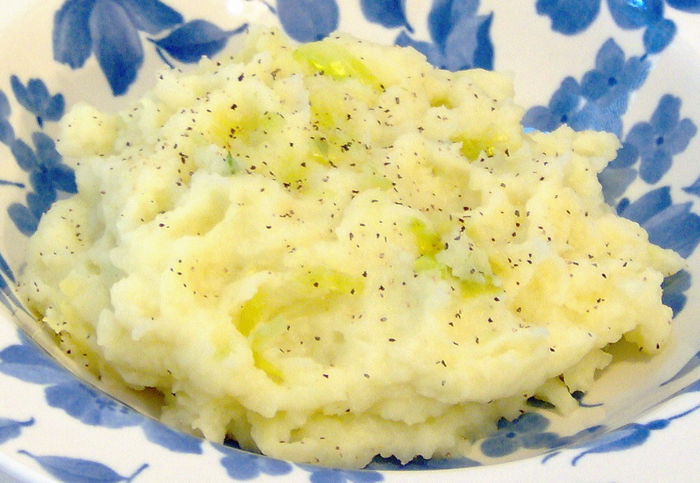 IRISH COLCANNON (CREAMY POTATOES AND CABBAGE)