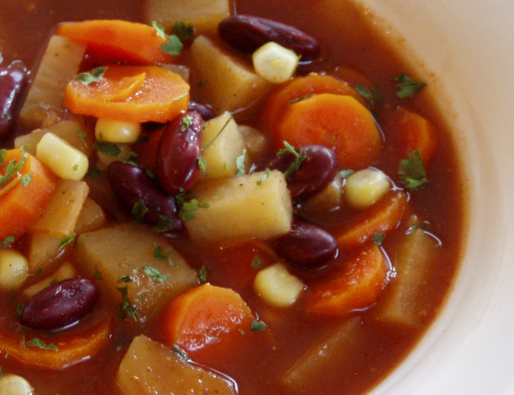 KIDNEY BEAN-VEGETABLE SOUP