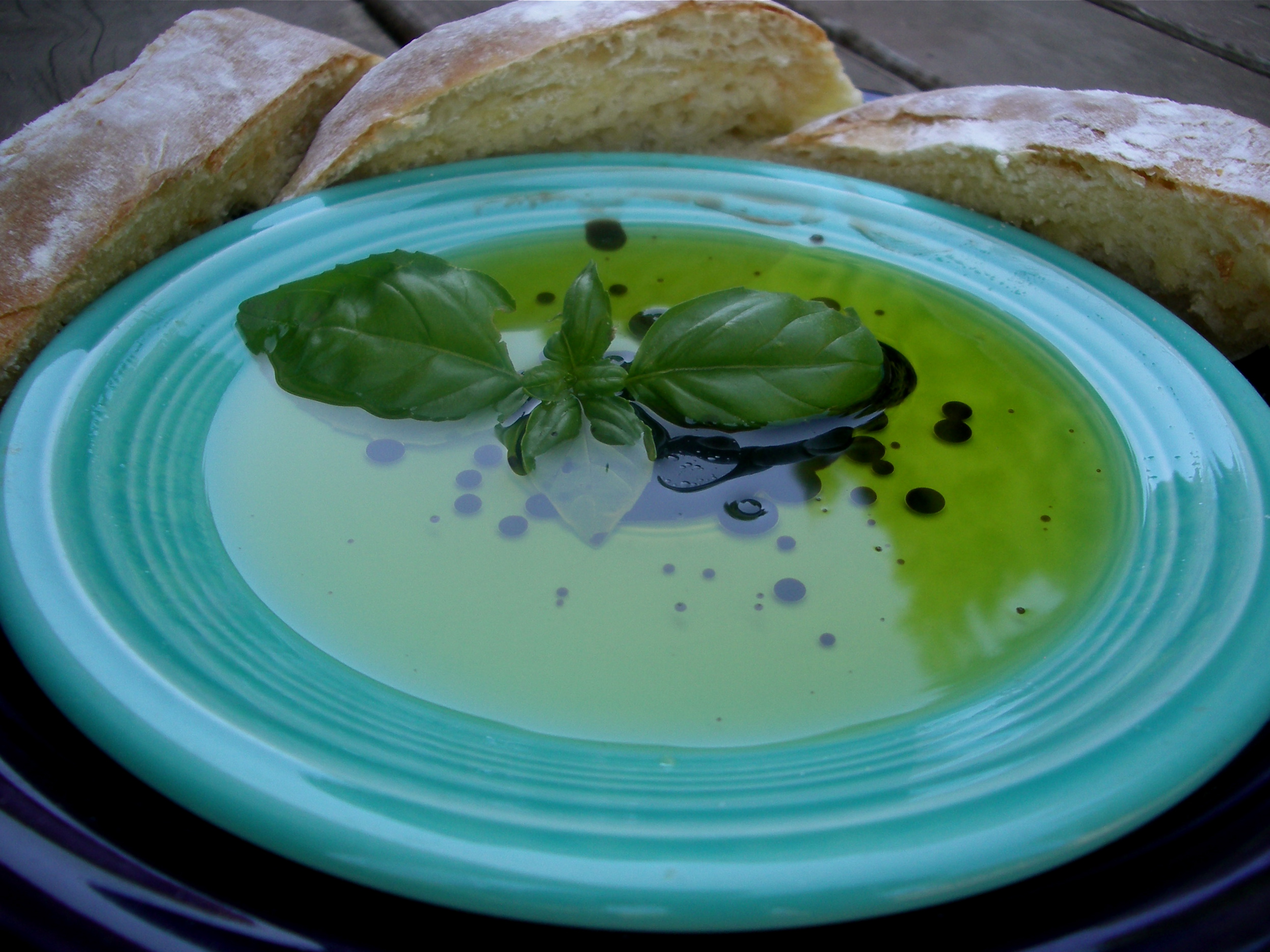 OLIVE OIL AND BALSAMIC BREAD DIP