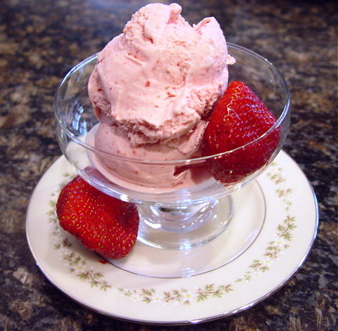 STRAWBERRY CHEESECAKE ICE CREAM (FOR ELECTRIC ICE CREAM MACHINE)