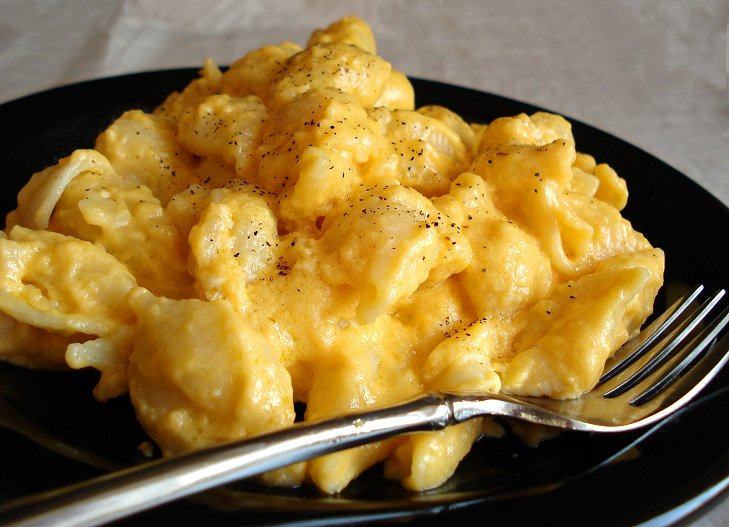 CREAMY CROCK POT MAC 'N' CHEESE