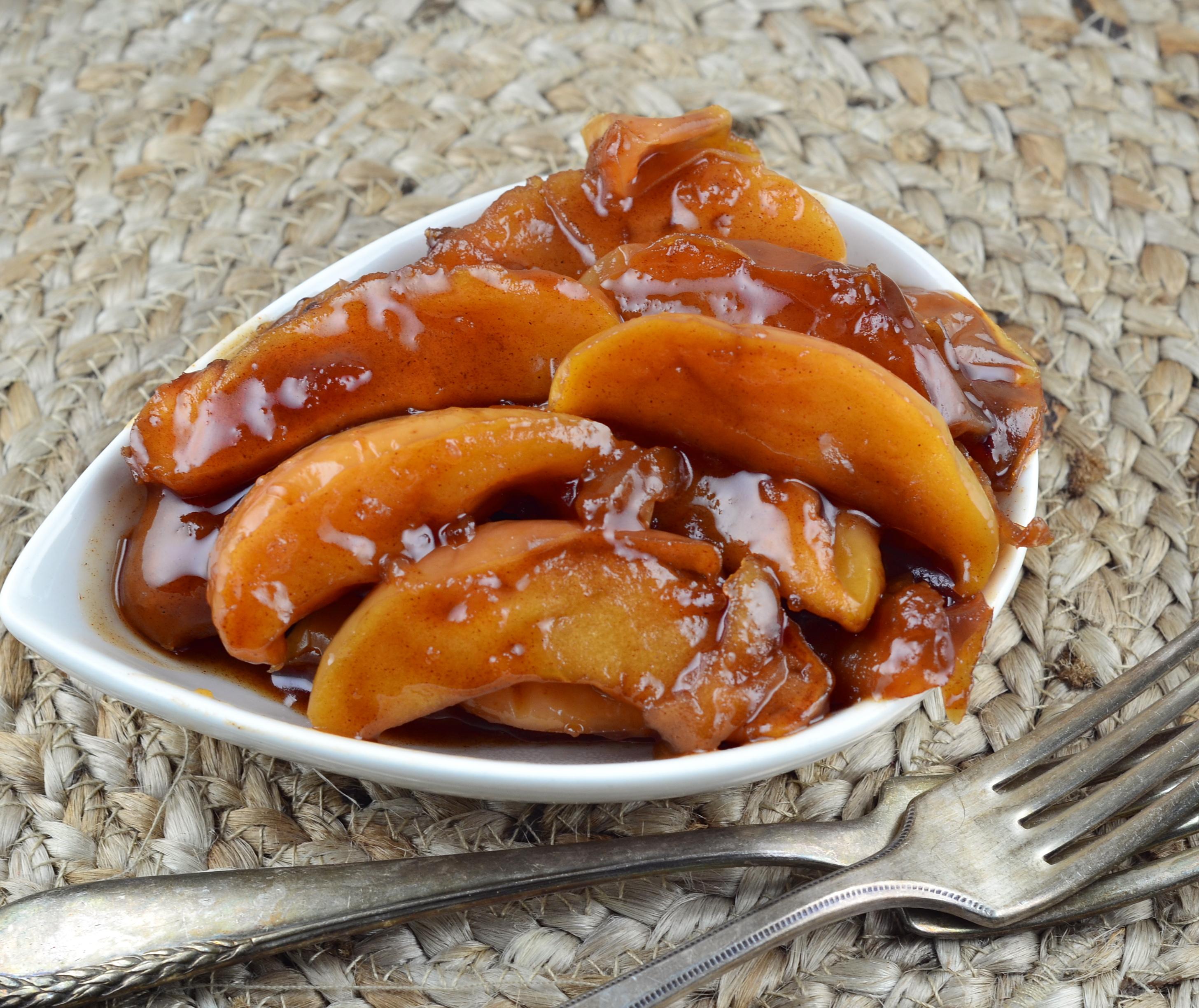 BAKED CINNAMON APPLES (CROCK POT)