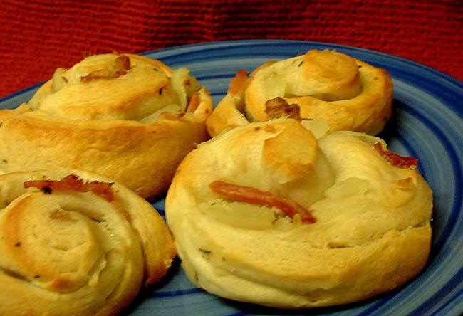 BACON-ONION APPETIZERS