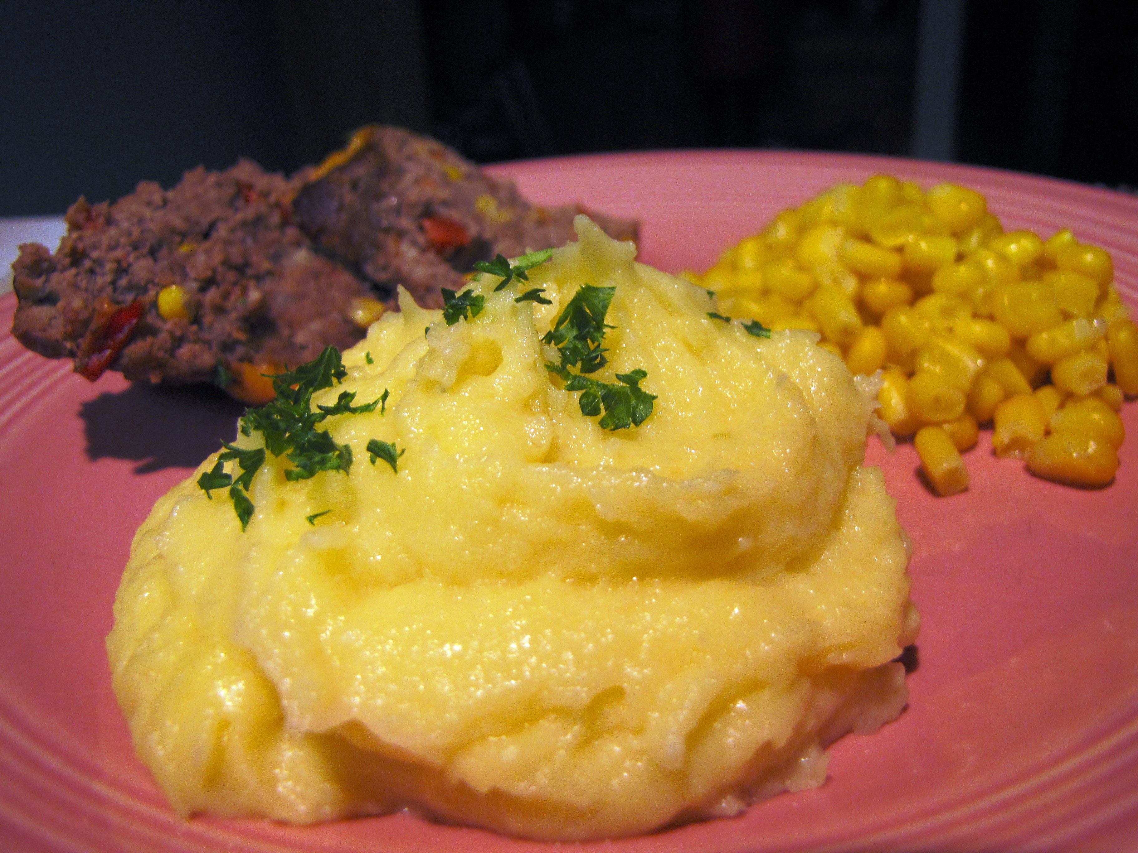 BEN'S GARLIC CHEDDAR MASHED POTATOES