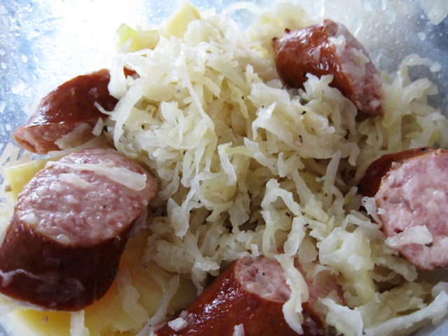 KIELBASA Y KAPUSTA (KIELBASA AND CABBAGE)