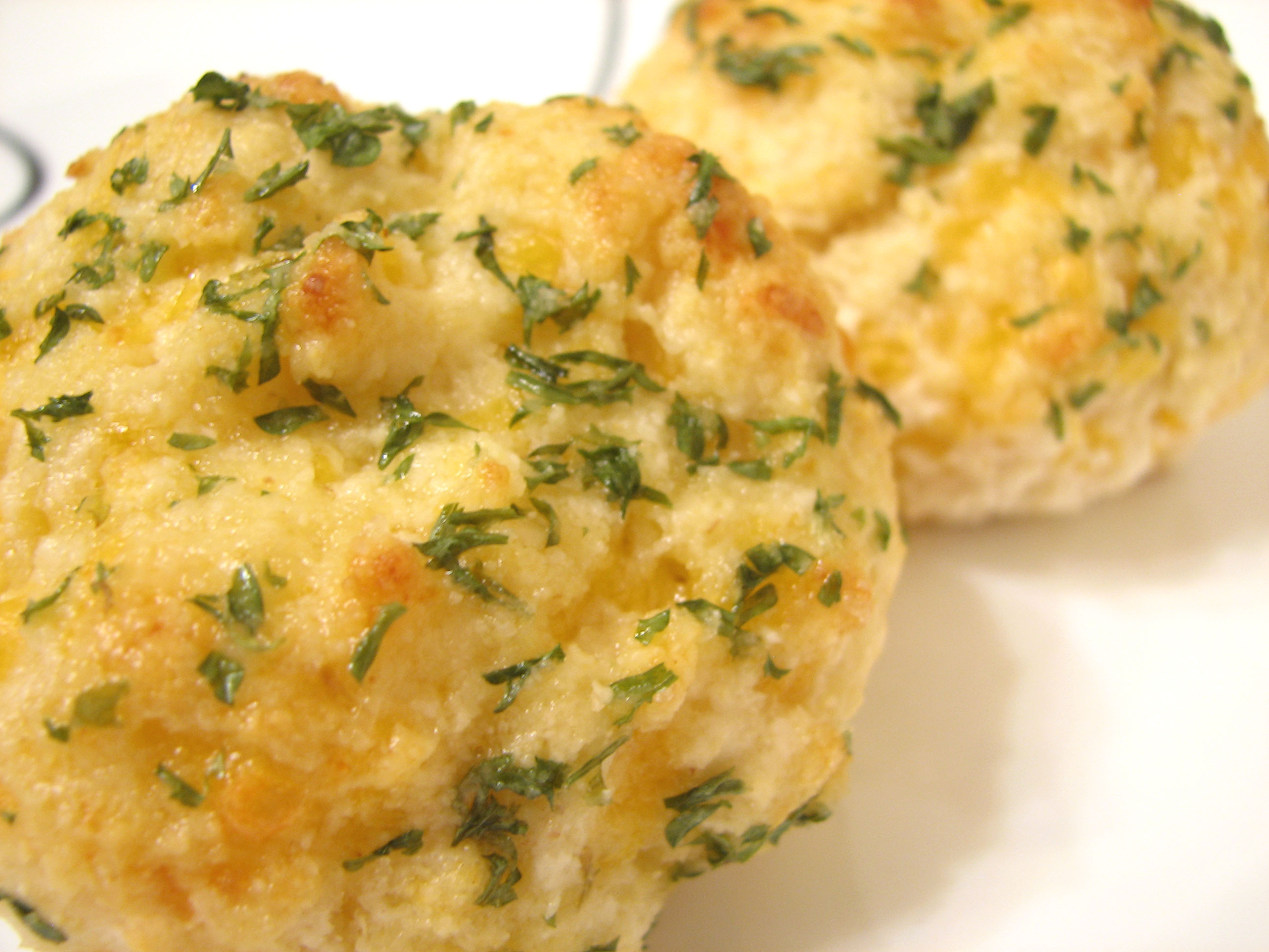 BETTER THAN RED LOBSTER CHEDDAR BAY BISCUITS
