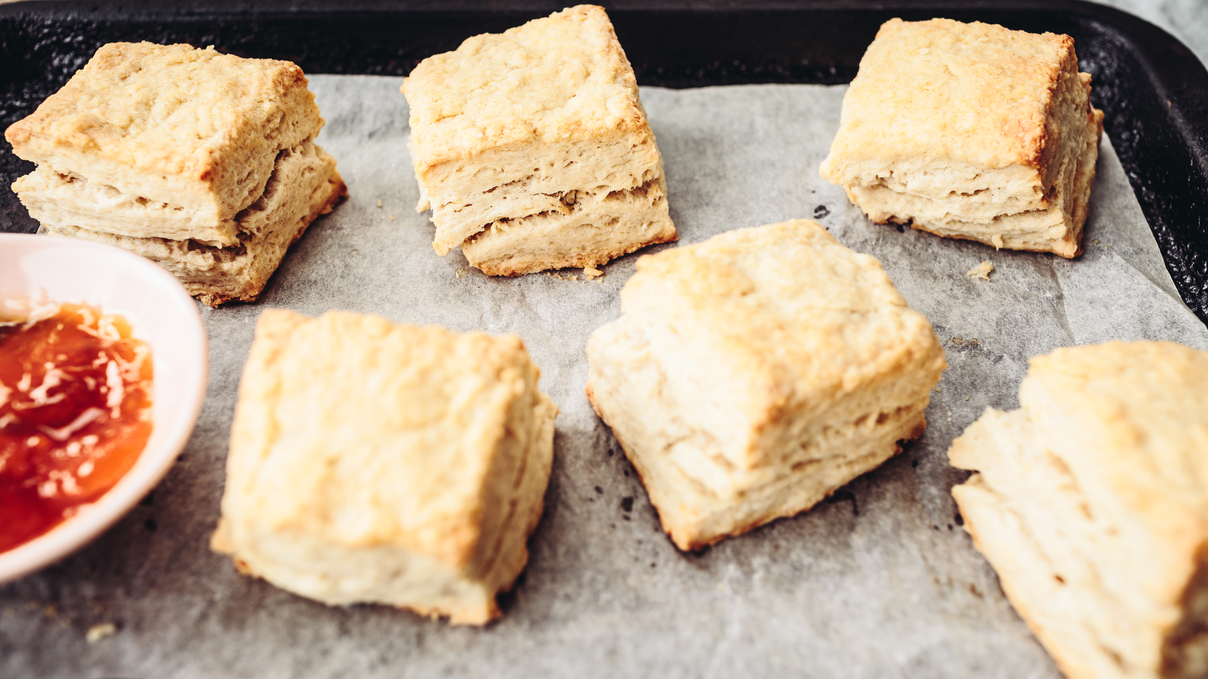 ✽ The Best SOUTHERN BUTTERMILK BISCUITS