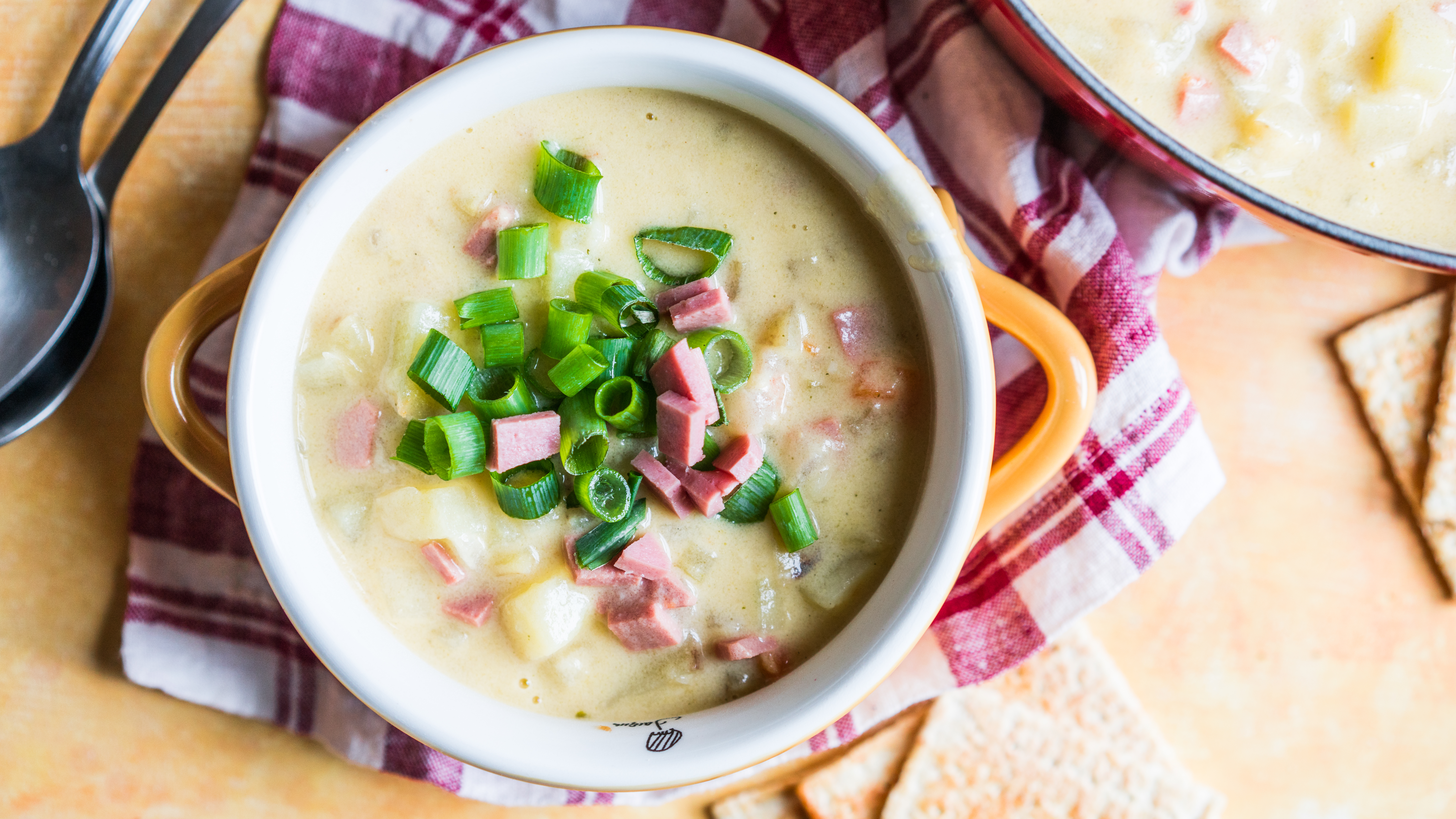 CHEESY HAM AND POTATO SOUP