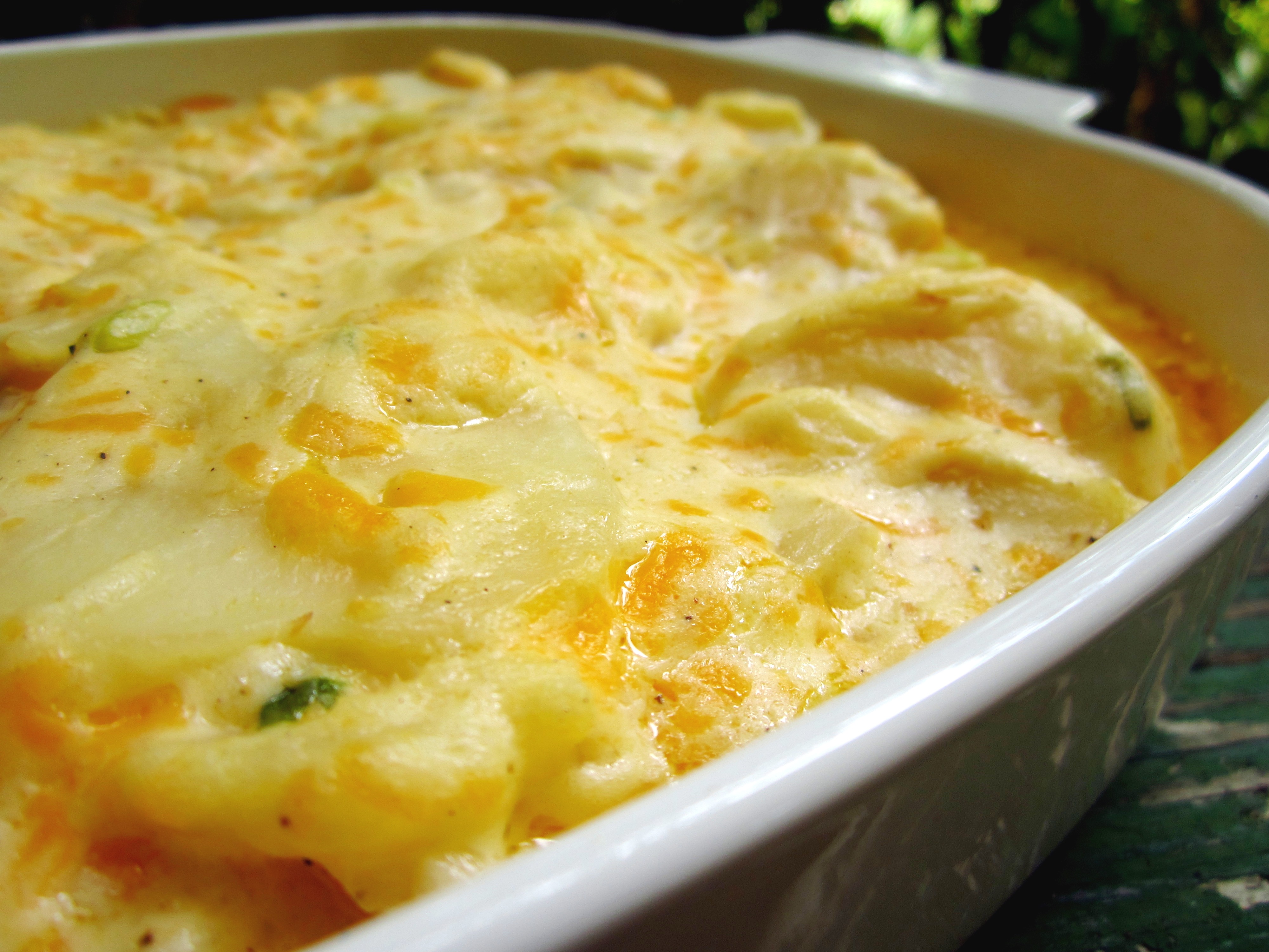 CHEESY POTATOES