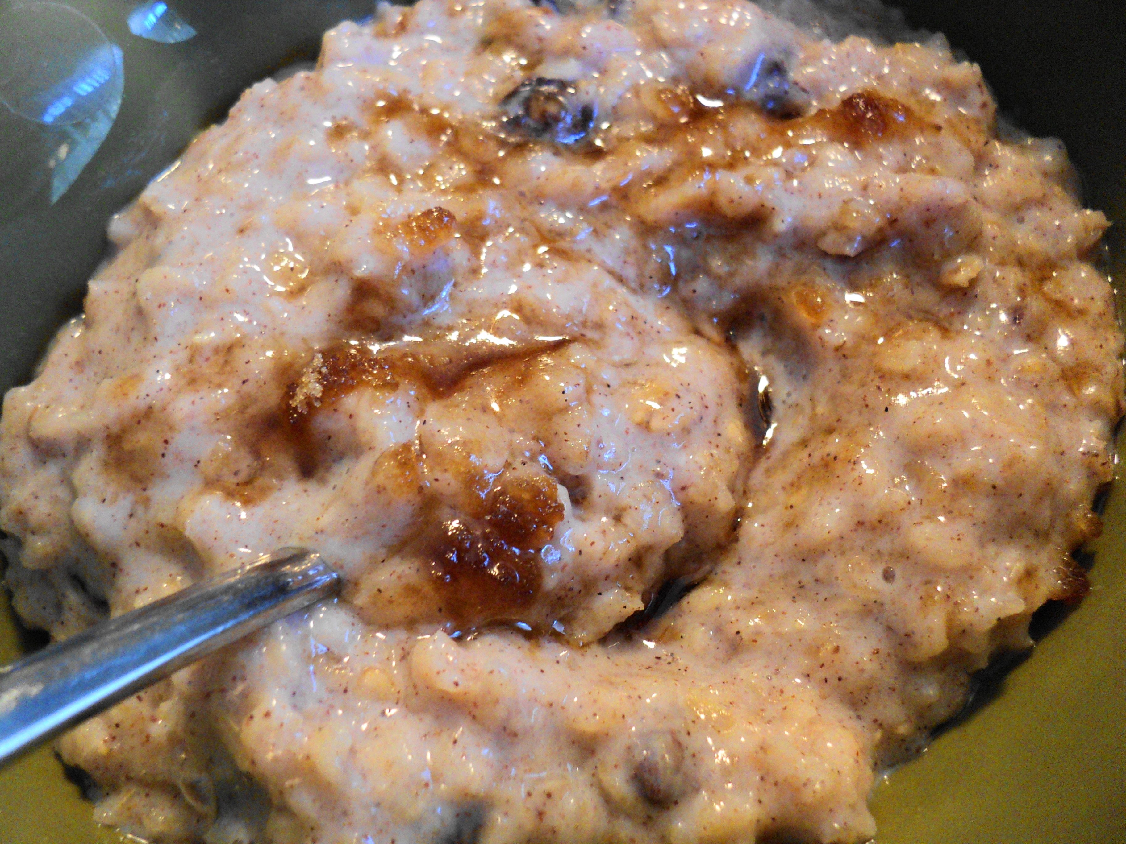 CINNAMON AND RAISIN OATS