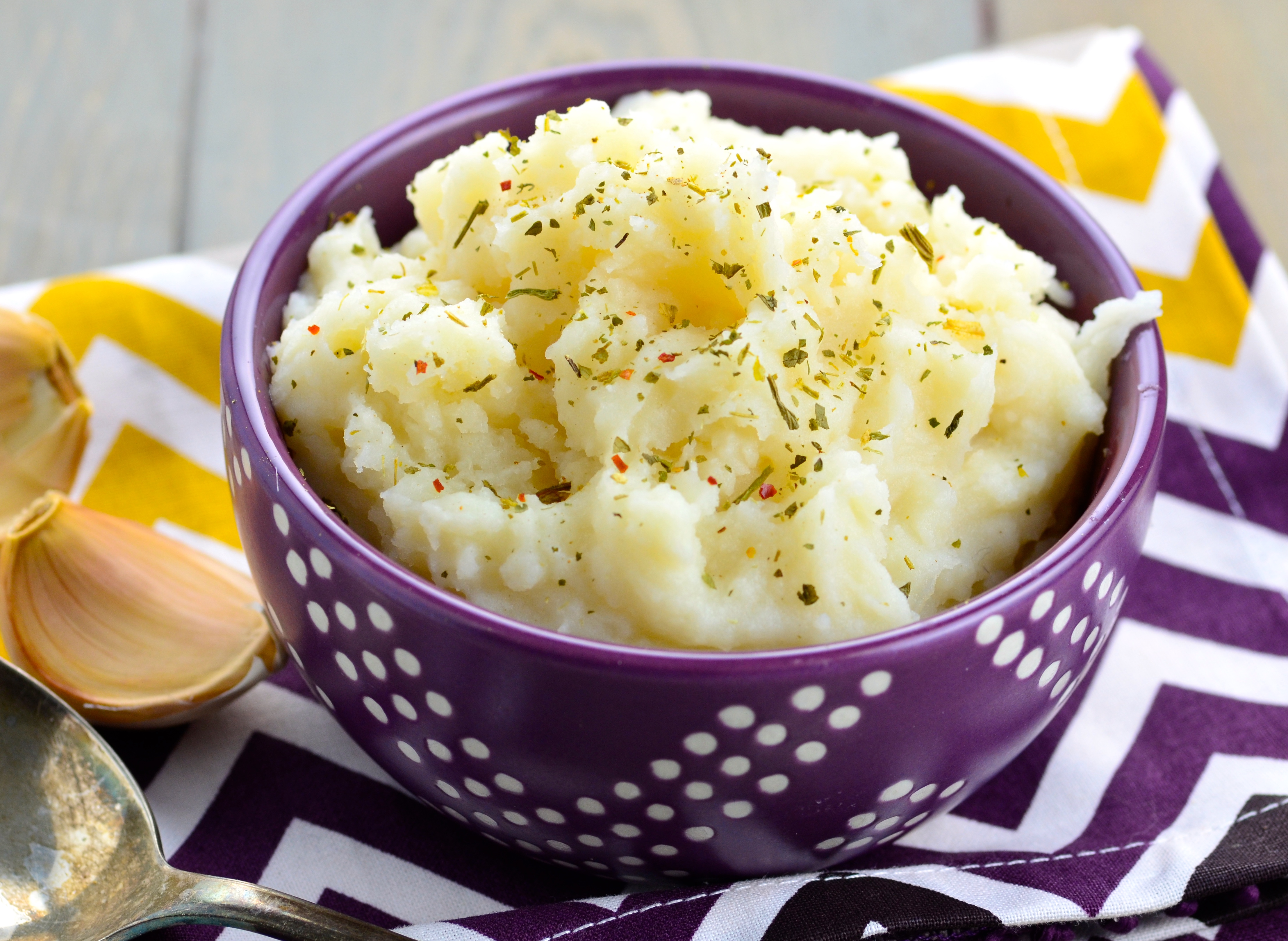 SIMPLE GARLIC MASHED POTATOES