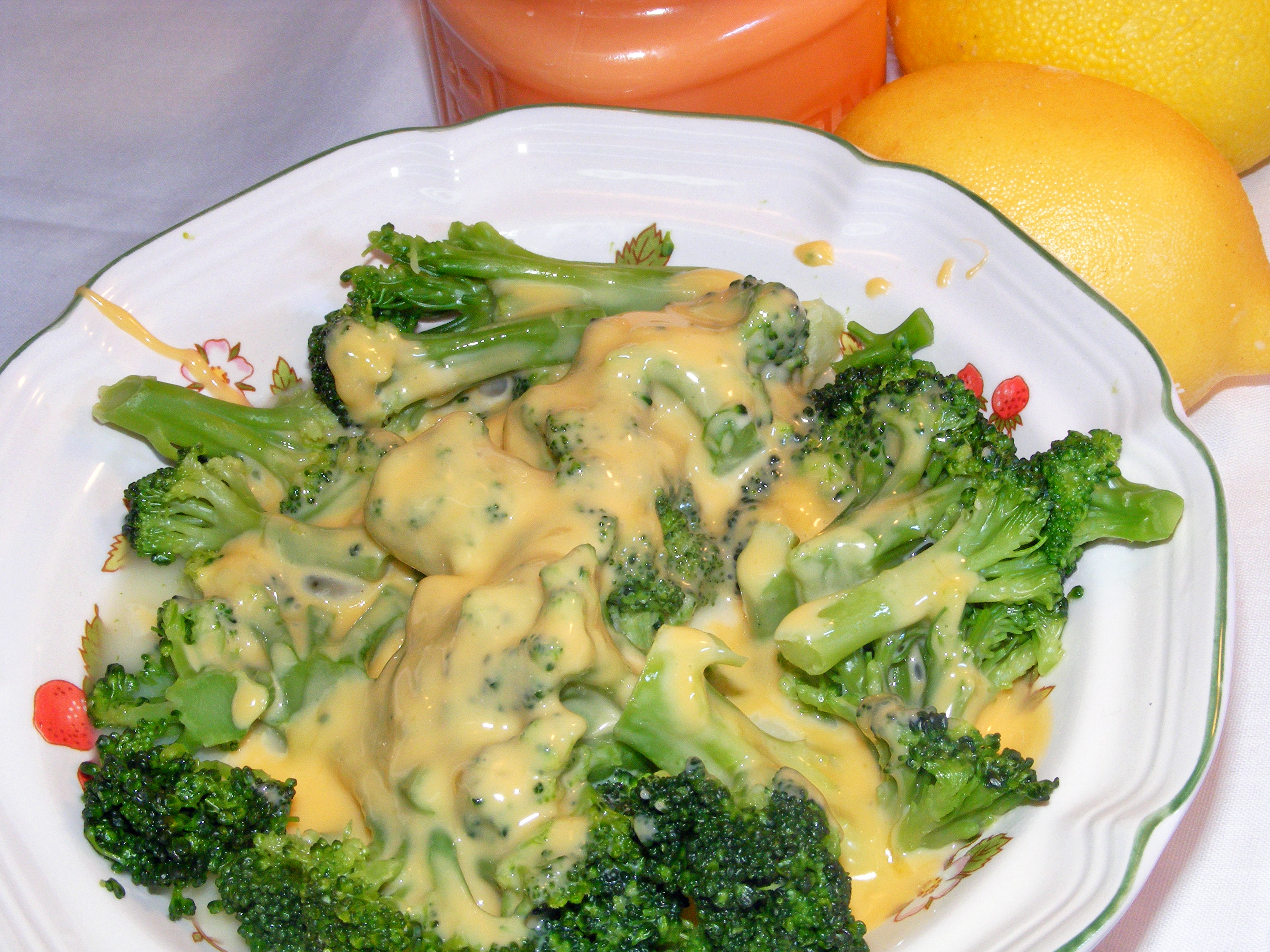 BROCCOLI WITH CHEESE SAUCE