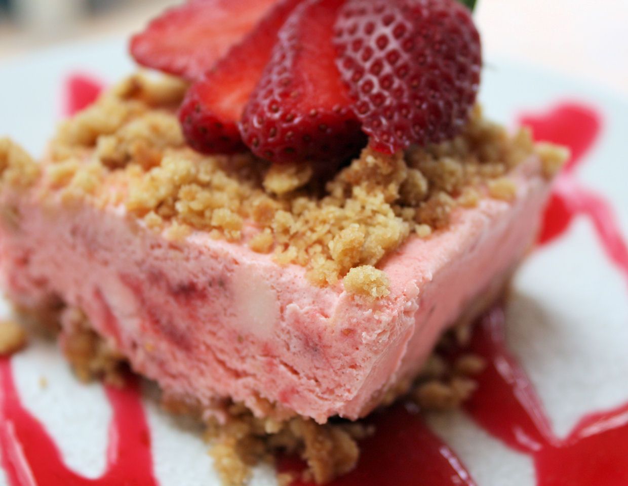 FROSTY STRAWBERRY DESSERT FROSTY STRAWBERRY DESSERT