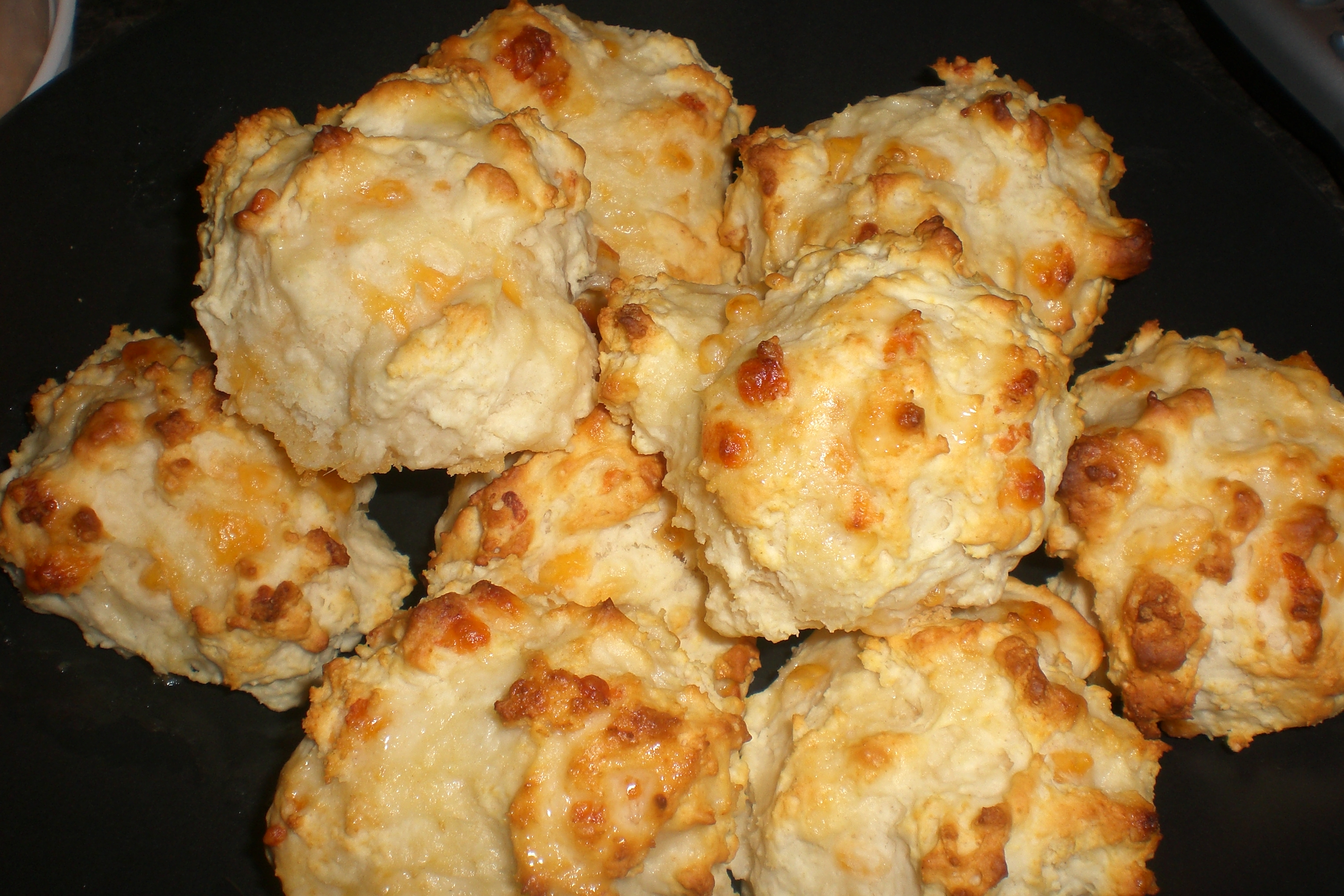 CHEDDAR-GARLIC BISCUITS