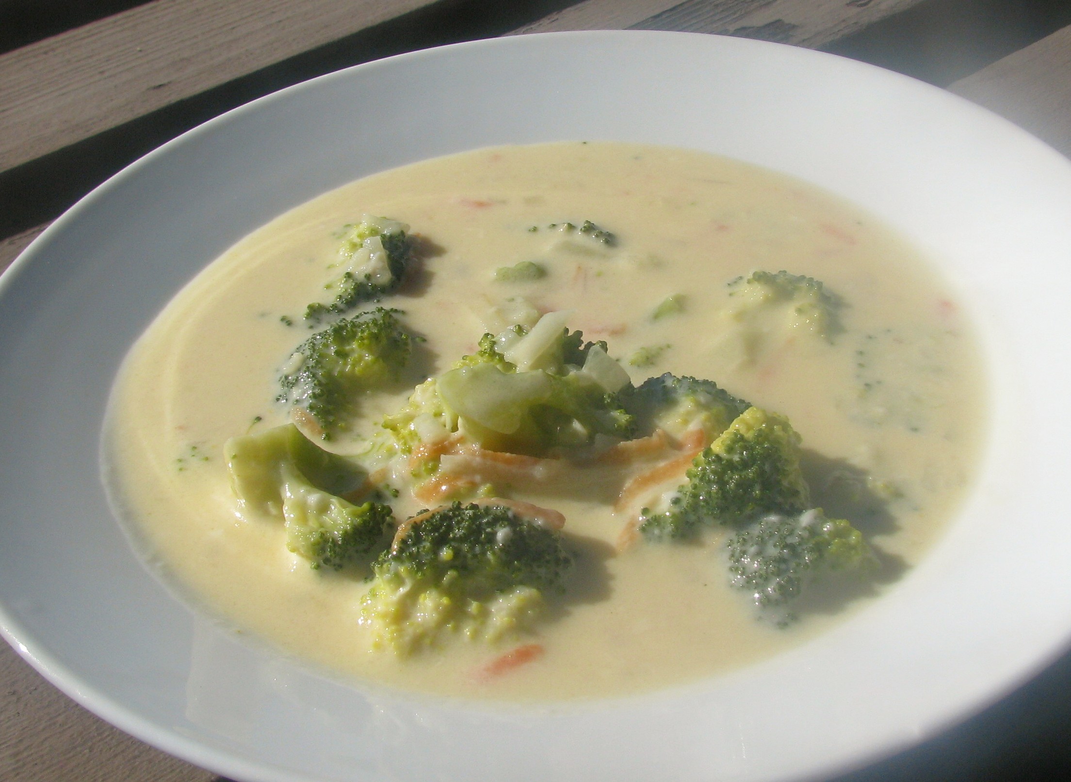 BROCCOLI CHEESE SOUP