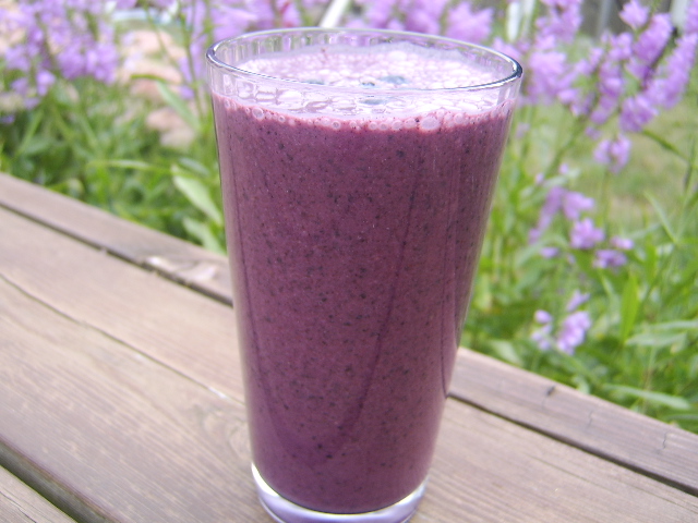 BLUEBERRY AND GREEN TEA SMOOTHIE